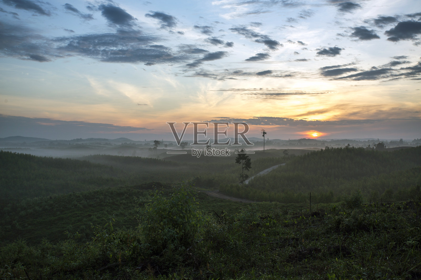 山上的日出照片摄影图片