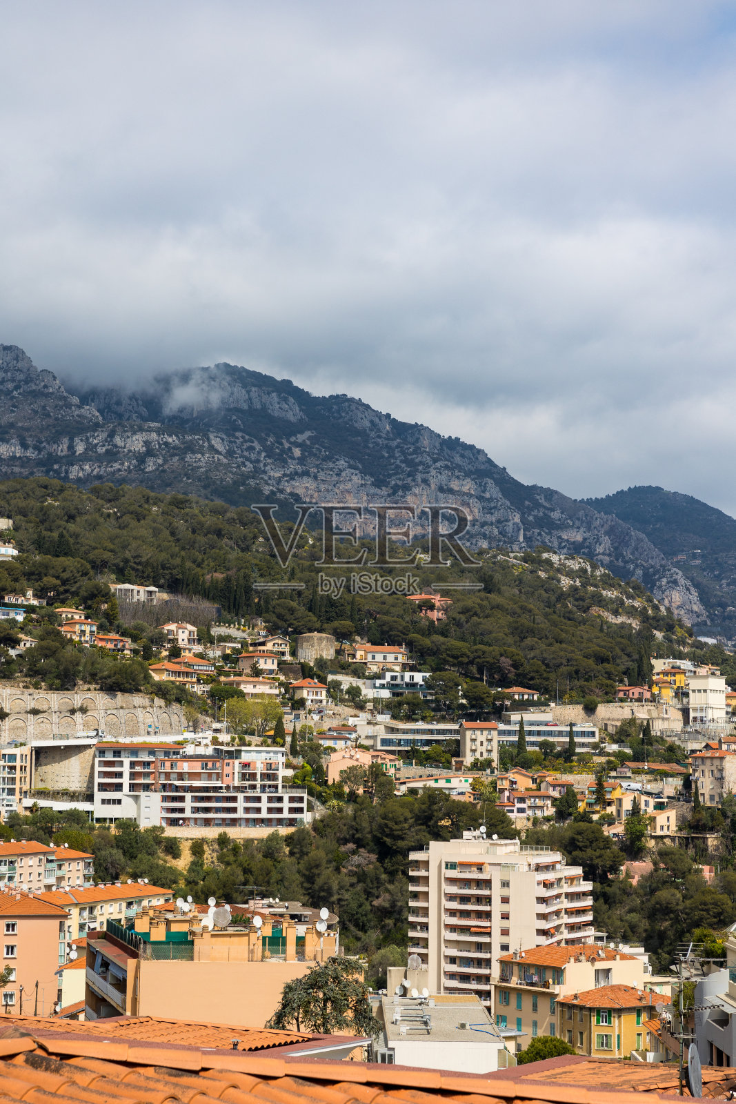 别墅在拉图尔比和博索莱之间的山坡上，在摩纳哥的高处照片摄影图片