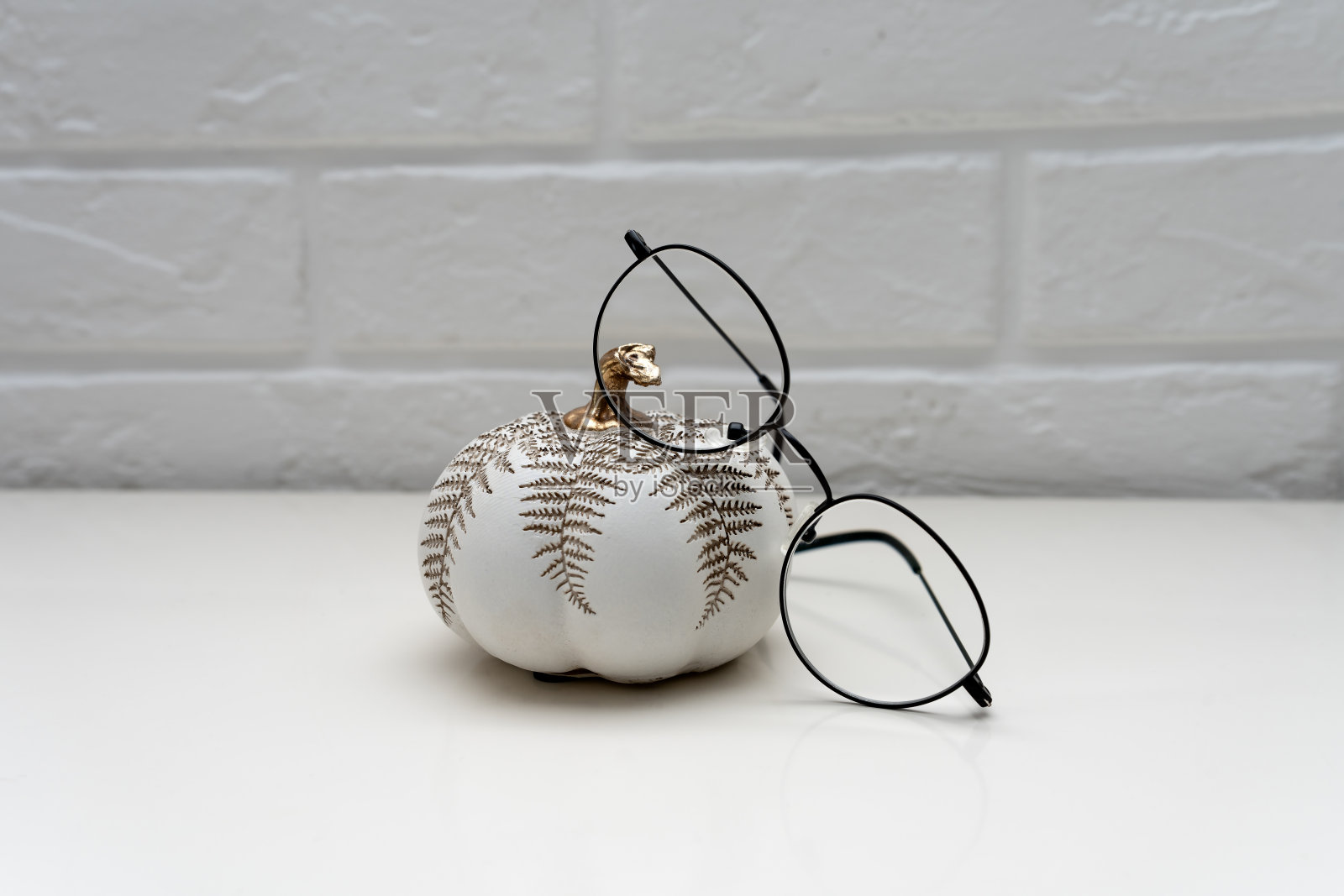 黑框眼镜照片摄影图片