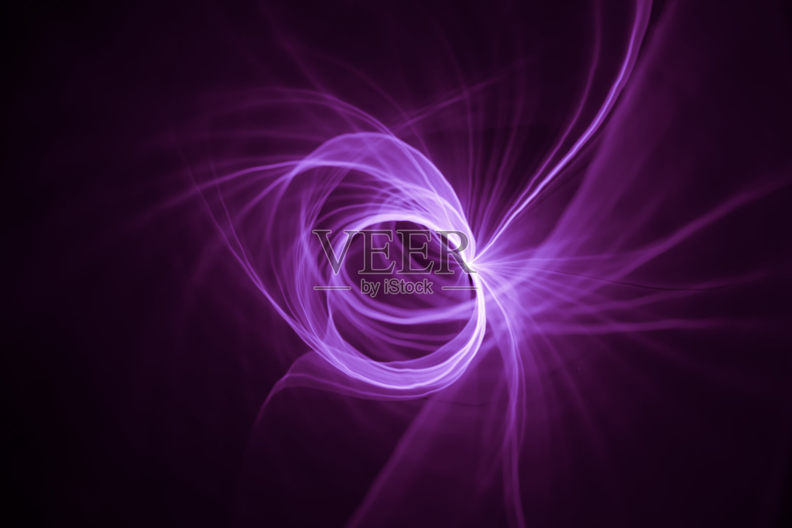 光的条纹在摆动和扭曲照片摄影图片