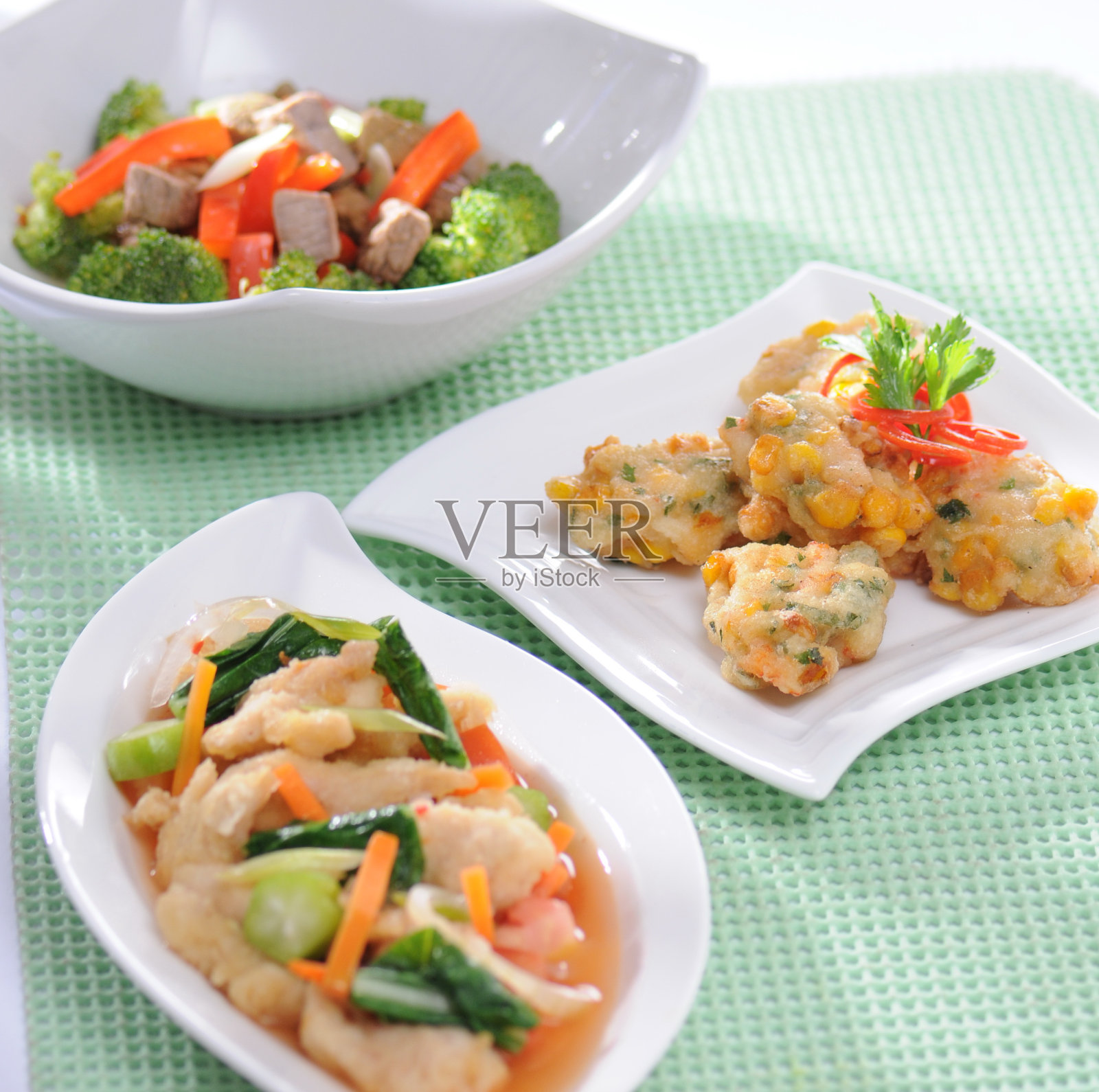 为印度尼西亚、马来西亚、泰国、新加坡、越南和东帝汶等亚洲国家的家庭提供的一日餐菜单示例照片摄影图片