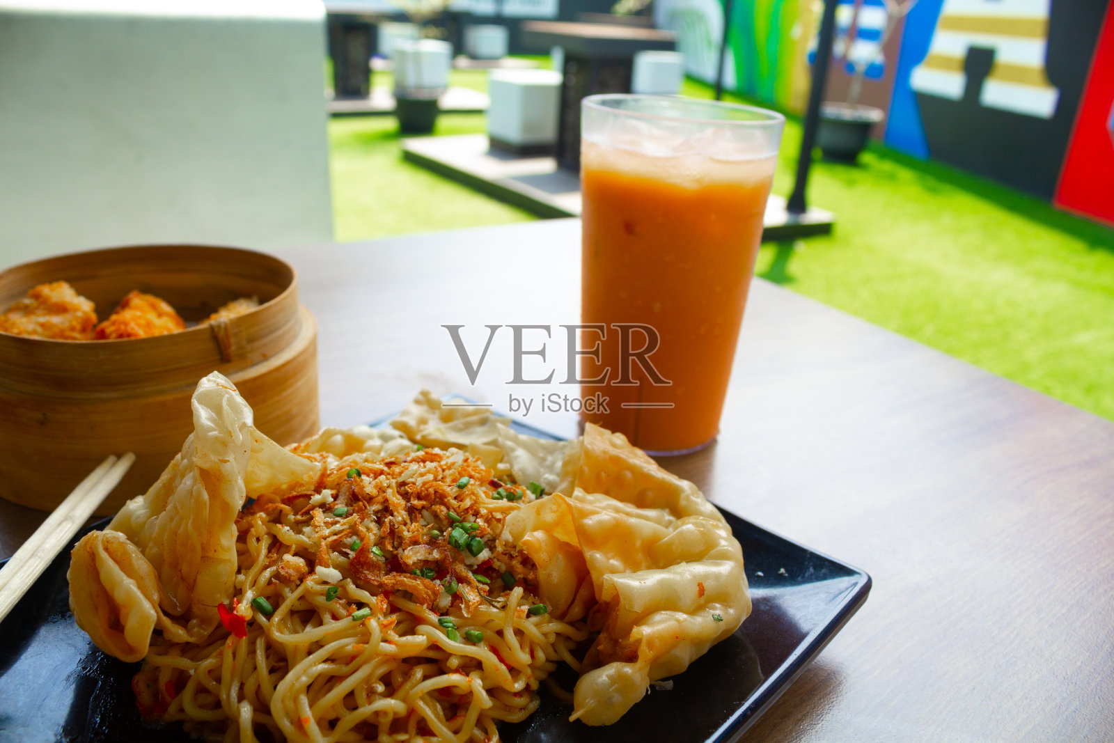 麻辣方便面照片摄影图片