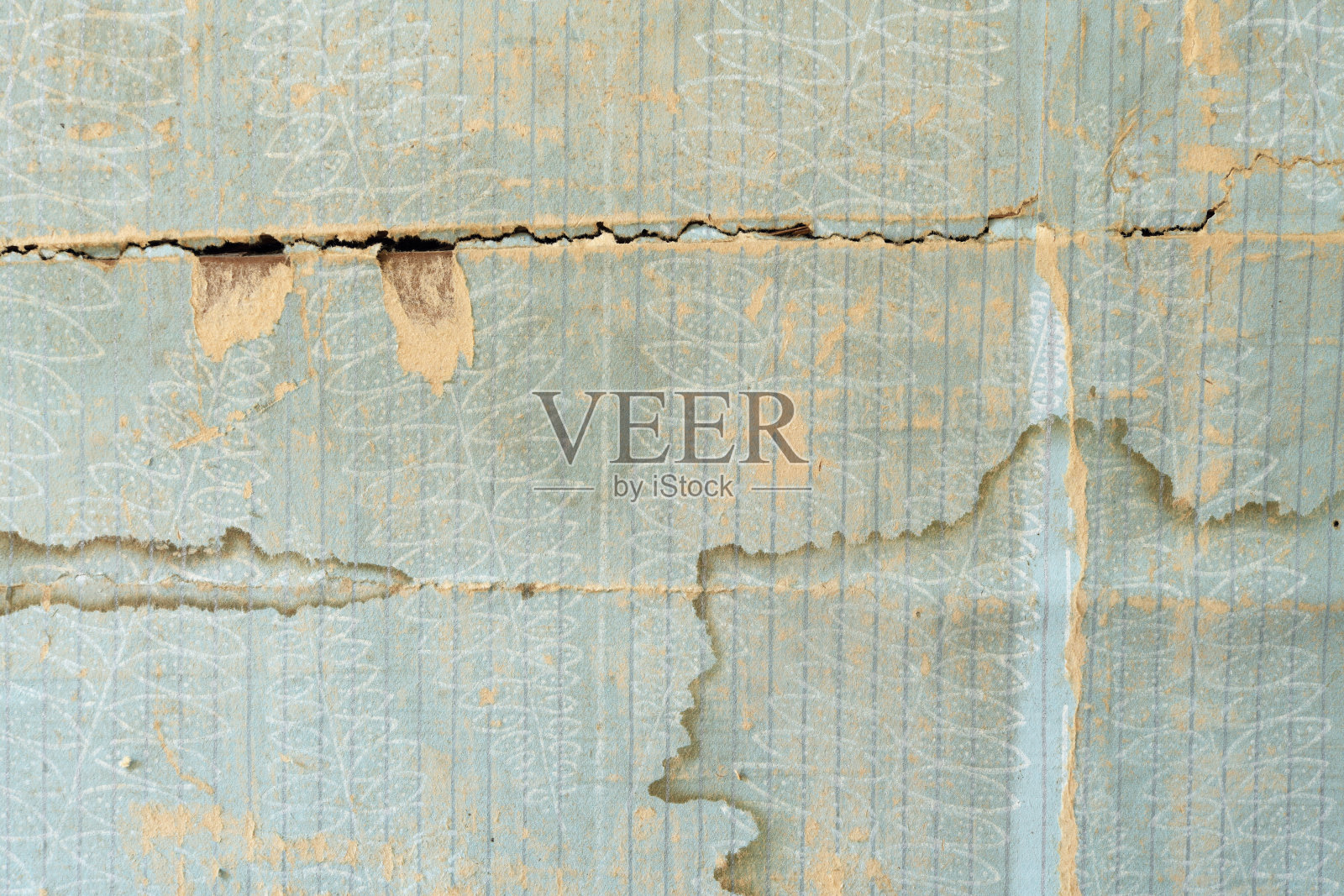 墙上的旧墙纸。旧的撕破的墙纸作为纹理或背景。照片摄影图片