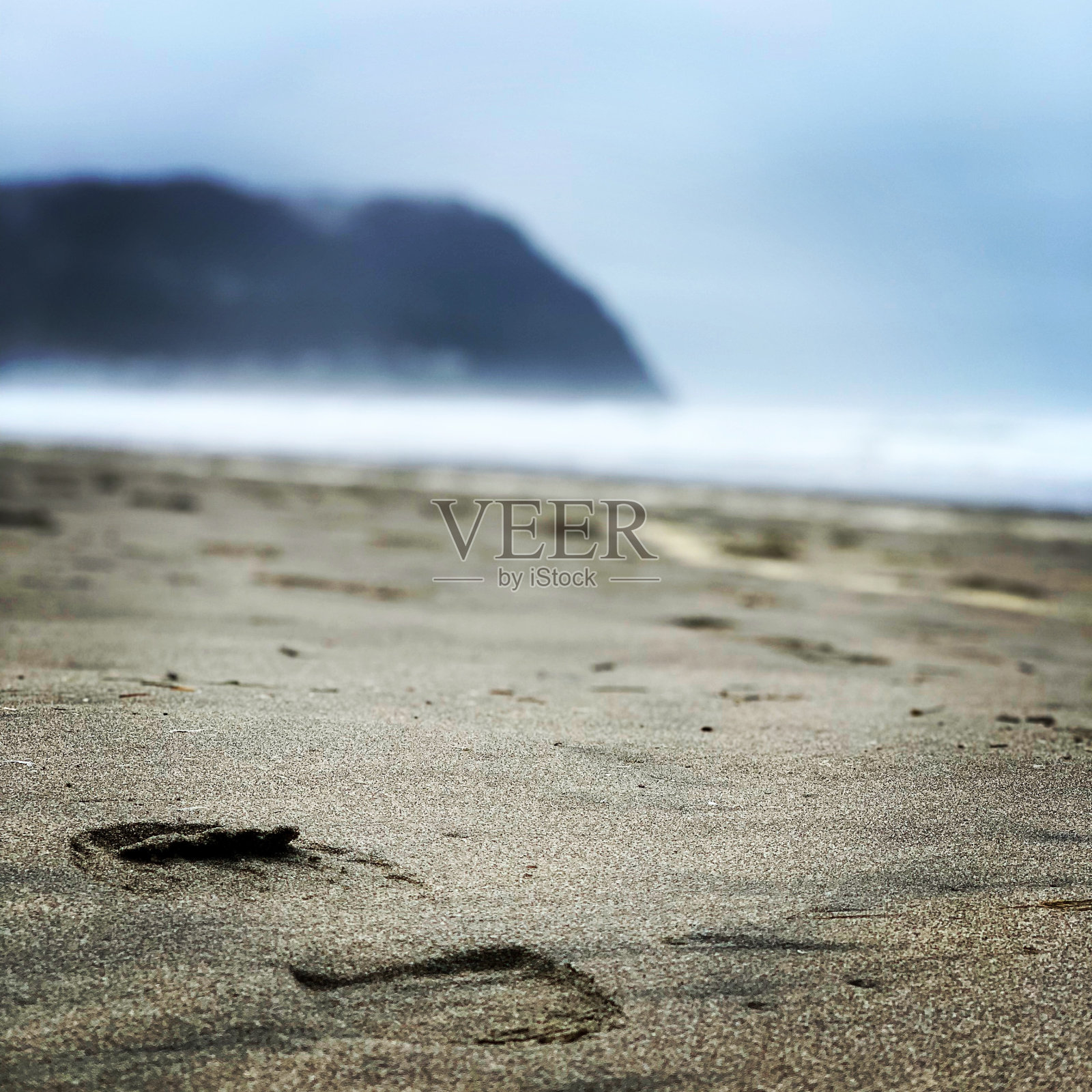 俄勒冈州海边沙滩上的脚印照片摄影图片