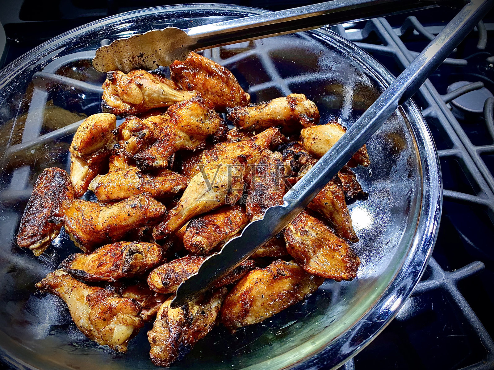 烤鸡翅照片摄影图片