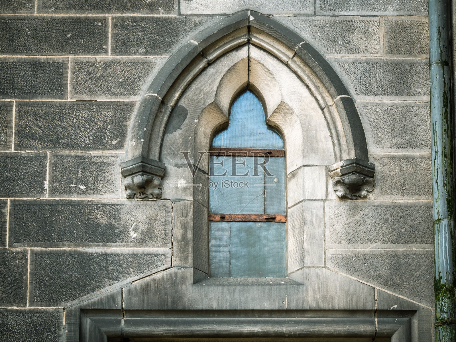 南星教堂古老的窗户。照片摄影图片