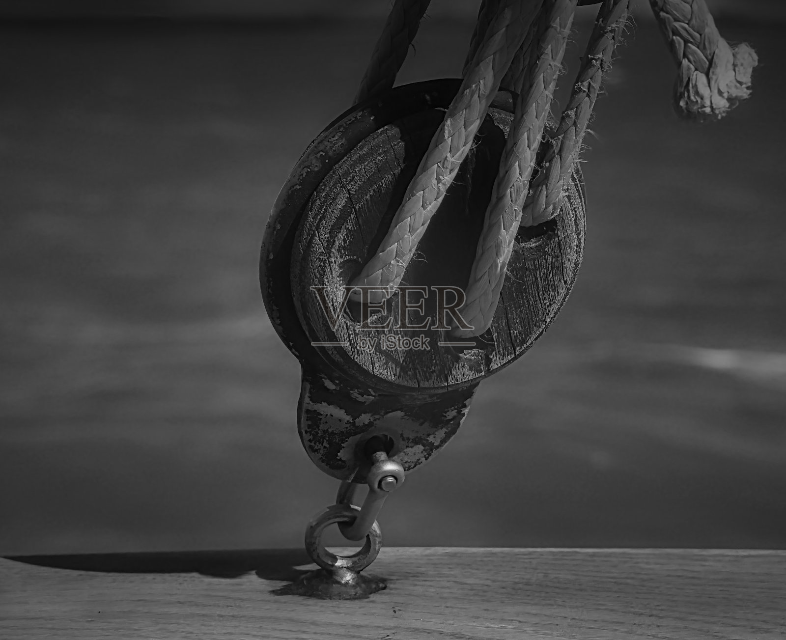 帆船的网眼和绳索分配器照片摄影图片