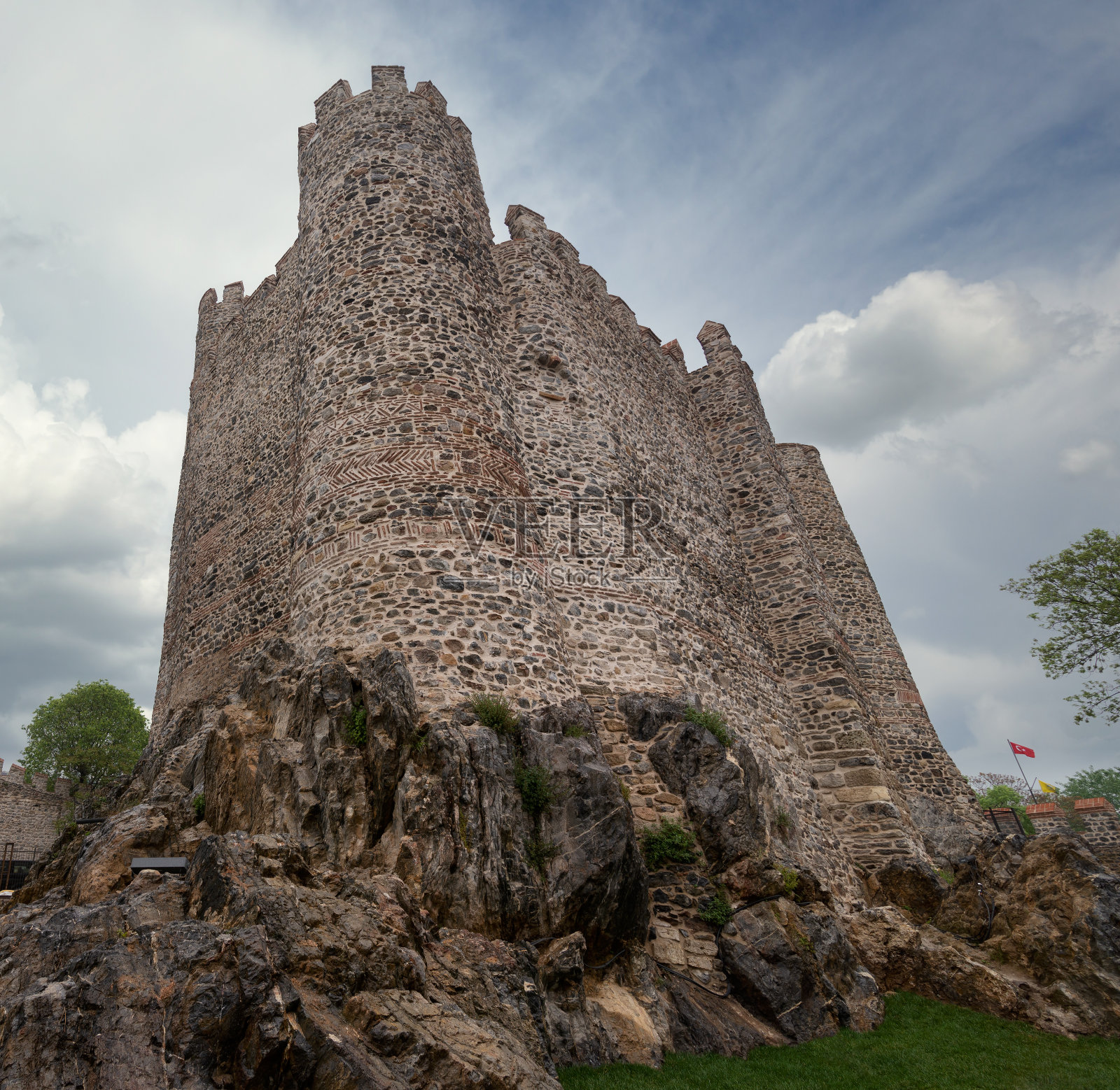 Anadolu Hisari, 13世纪中世纪奥斯曼堡垒，位于土耳其伊斯坦布尔Beykoz区博斯普鲁斯海峡的安纳托利亚一侧照片摄影图片