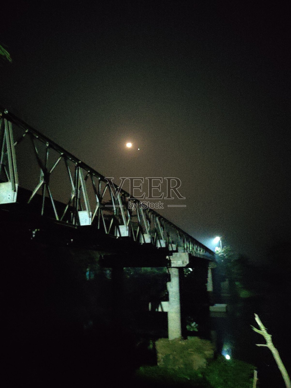 夜空中月亮和星星的照片照片摄影图片