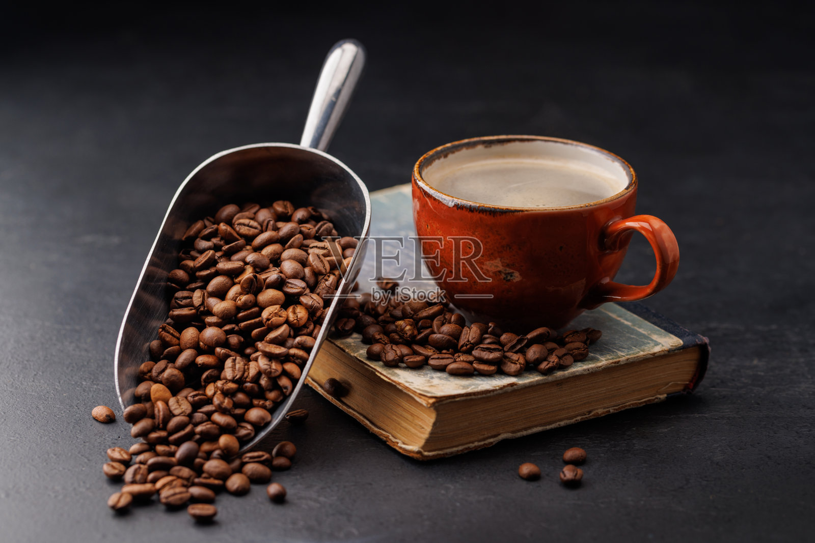 浓郁的咖啡和芳香的烤豆照片摄影图片