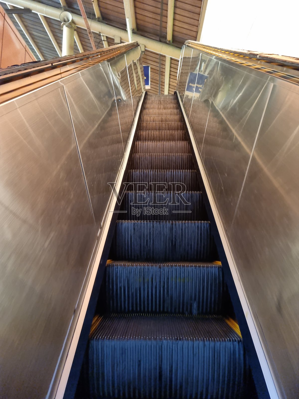 自动扶梯上照片摄影图片