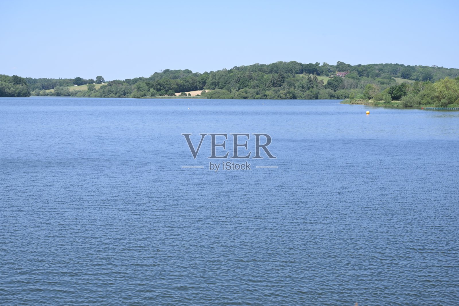 阿丁宁水库已满。2023年6月16日。照片摄影图片