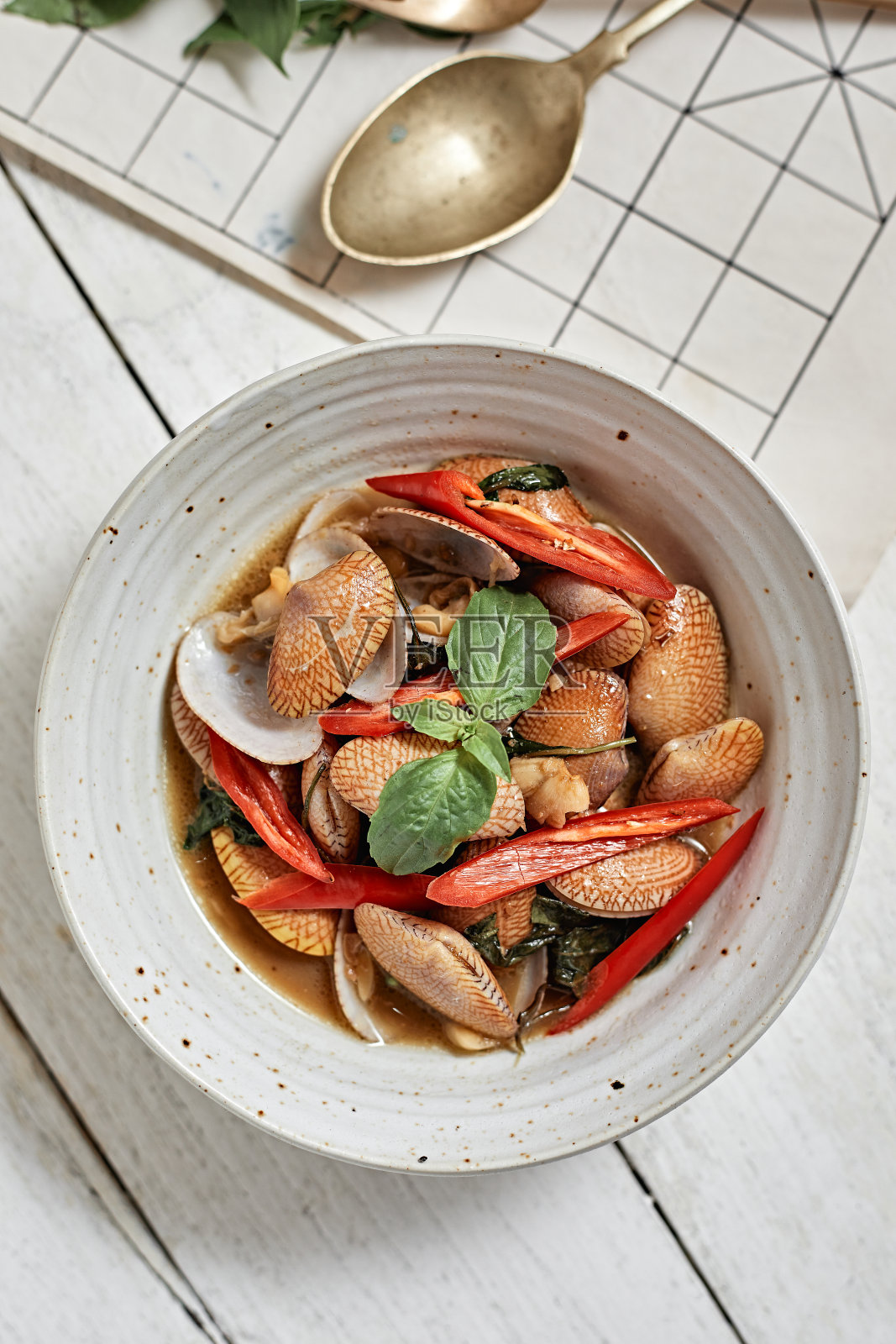 烤辣椒酱炒蛤蜊照片摄影图片