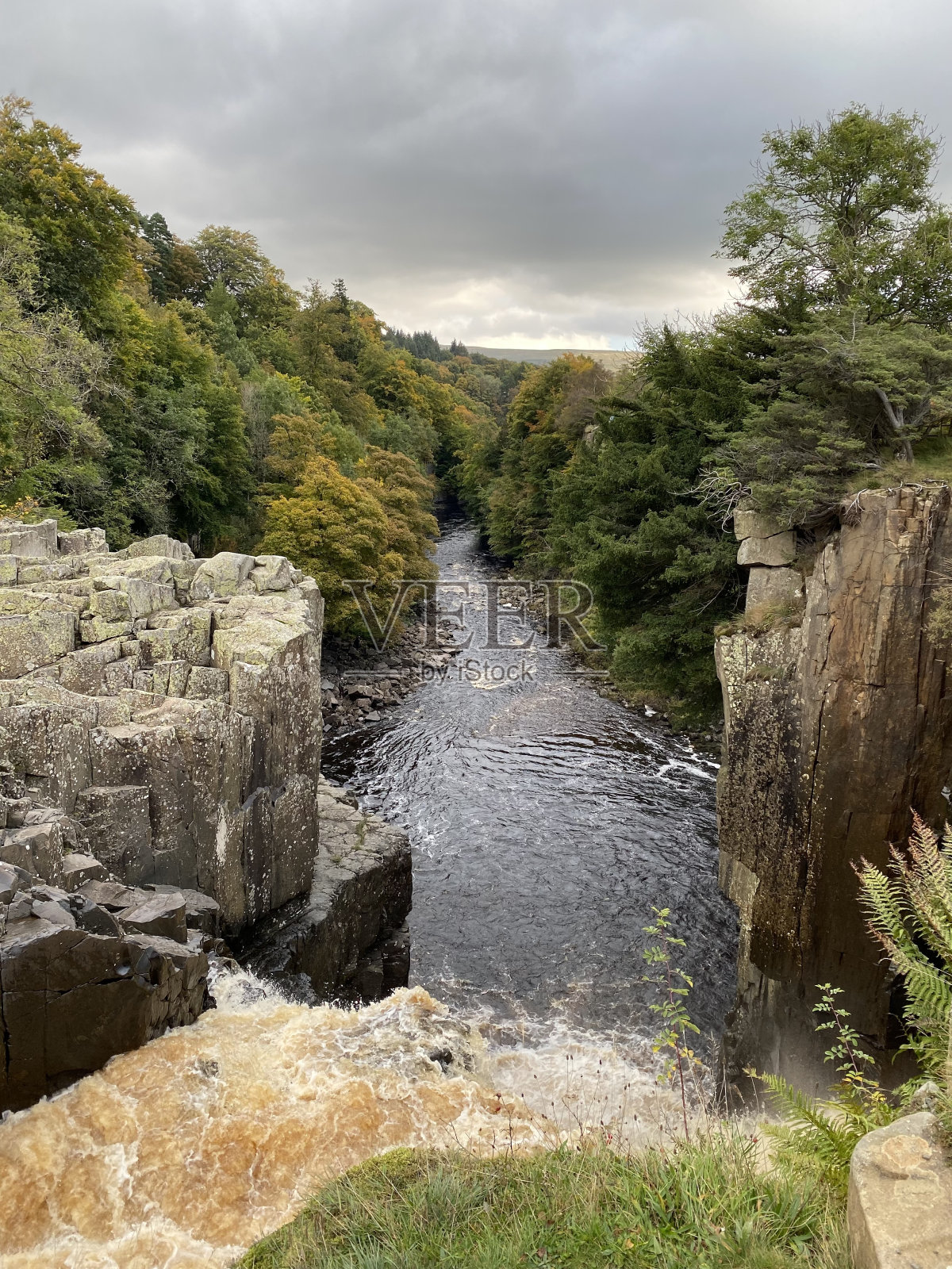 高力瀑布顶部的景色照片摄影图片