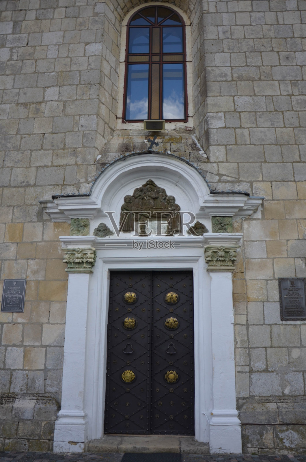 基督教教堂的前门照片摄影图片