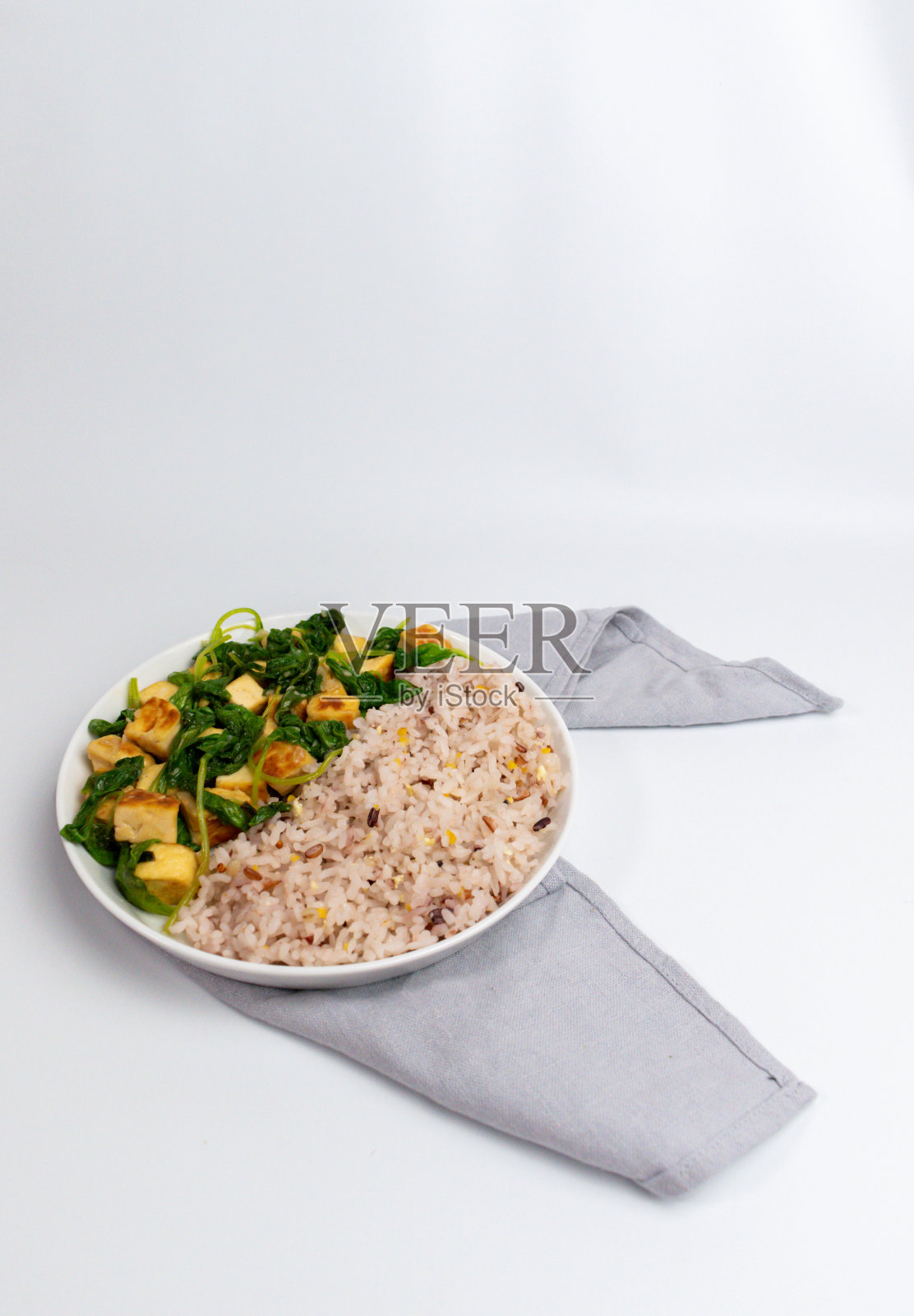 多粒米菠菜豆腐照片摄影图片