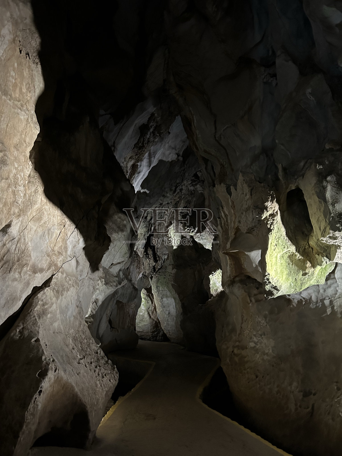 穿过奎瓦德尔印第奥的小路照片摄影图片