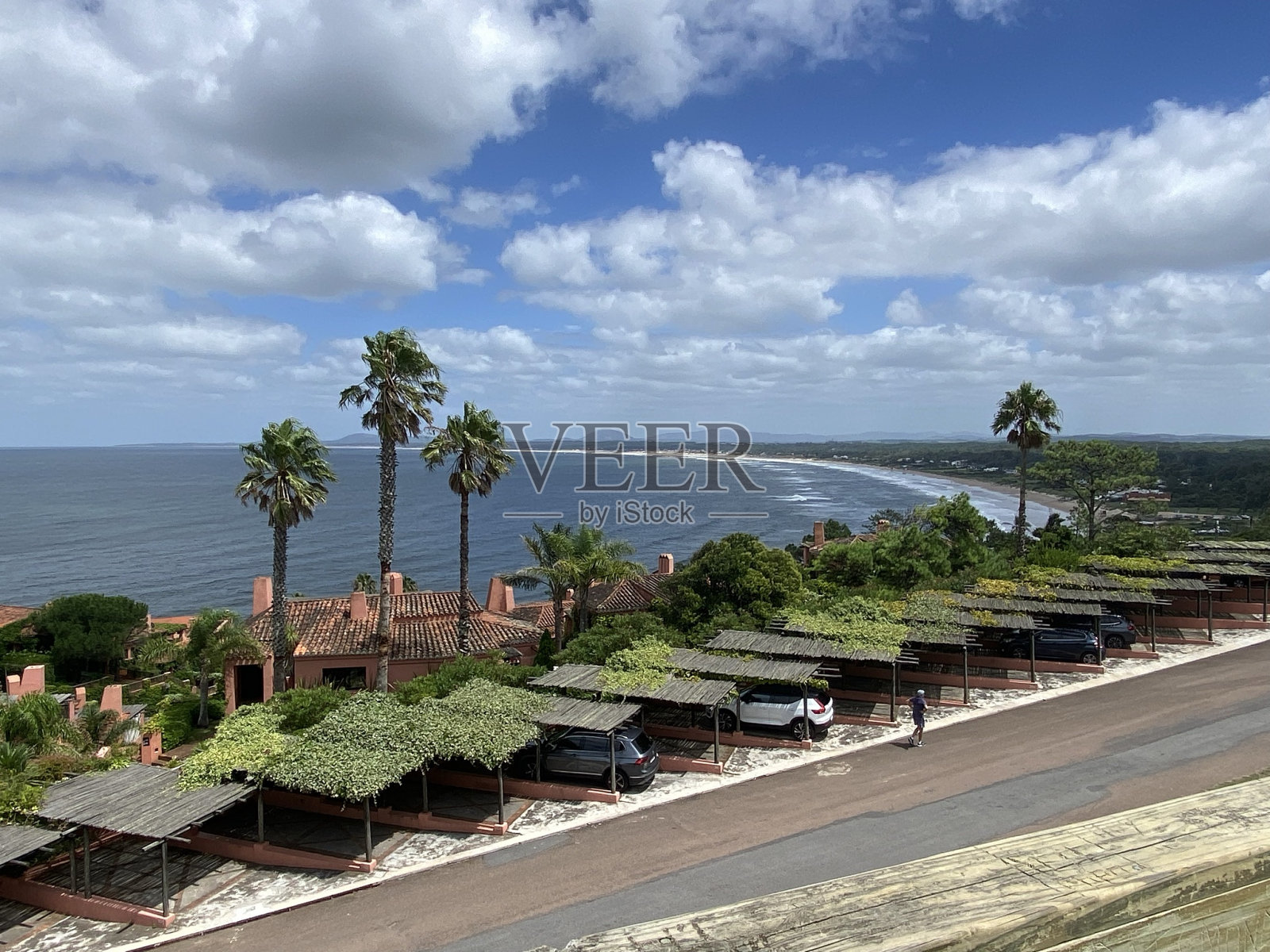 从高处俯瞰乌拉圭马尔多纳多的Portezuelo镇照片摄影图片