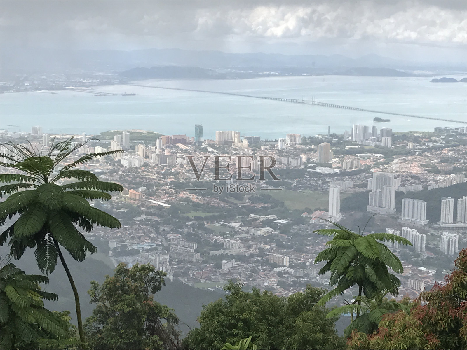 雨中的槟城照片摄影图片