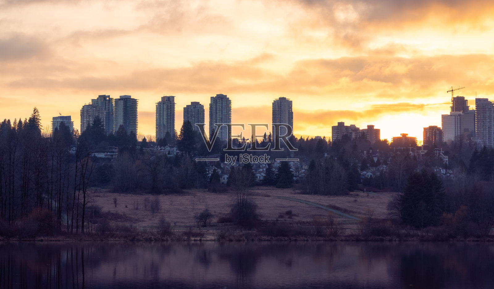 Metrotown地区的住宅公寓高层建筑照片摄影图片