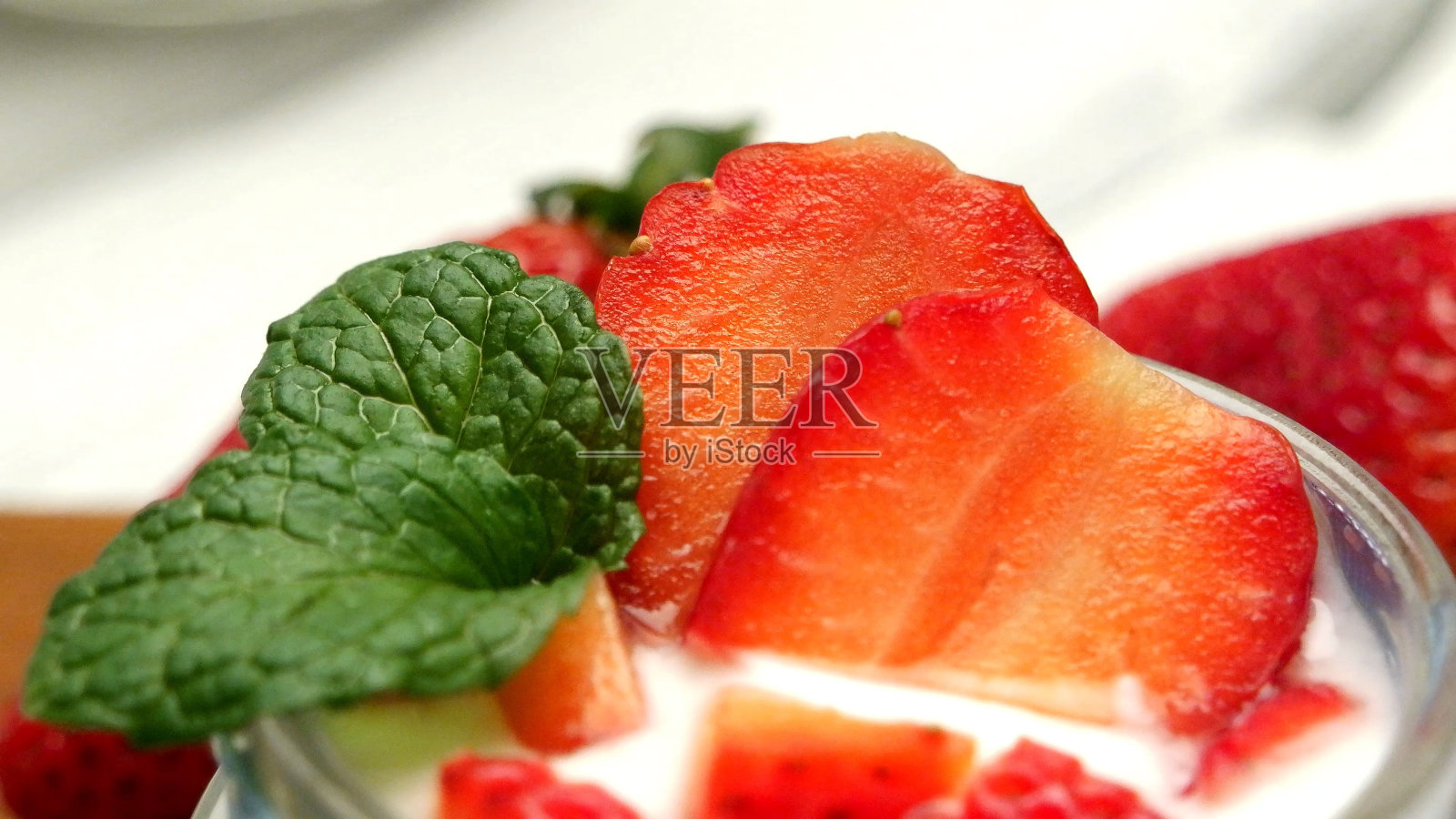 奶油草莓甜点照片摄影图片