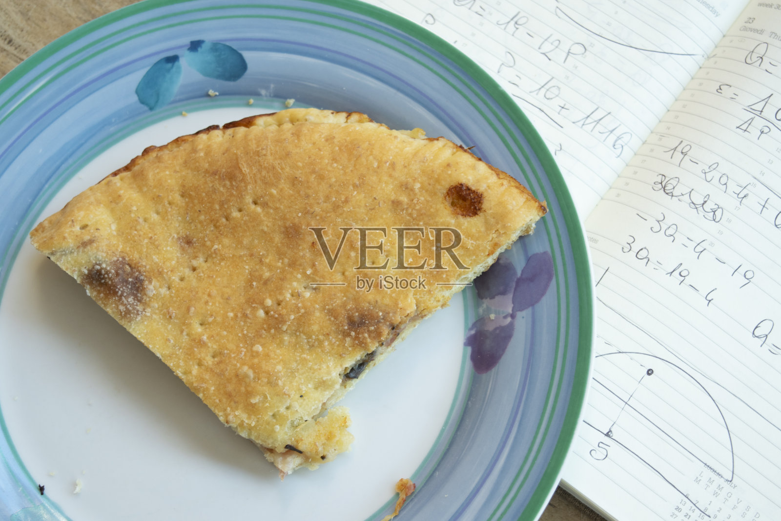 在学习期间与佛卡夏面包分开照片摄影图片