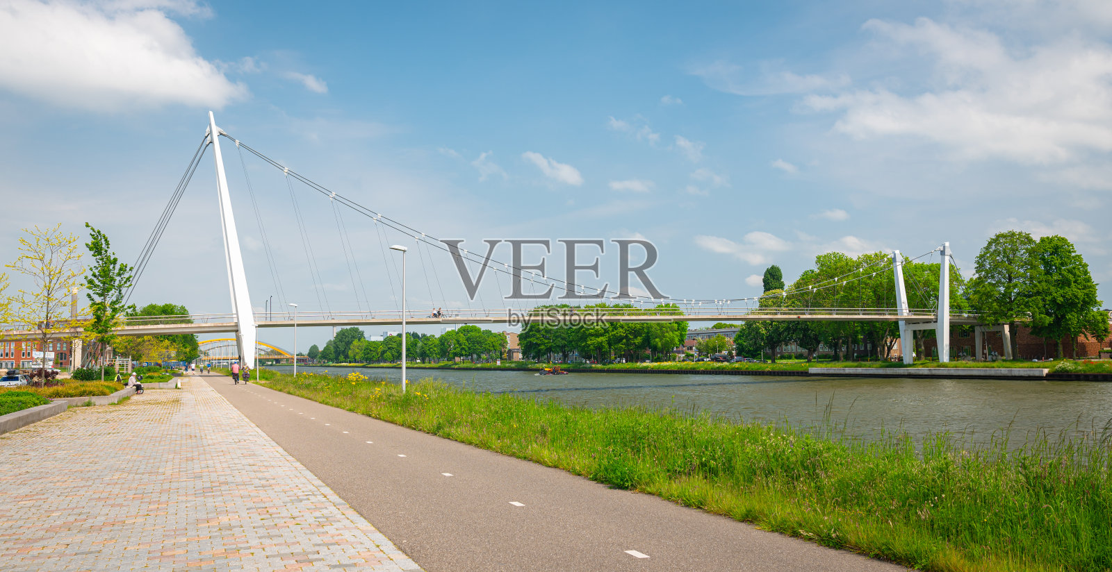 荷兰乌得勒支的自行车和人行天桥照片摄影图片