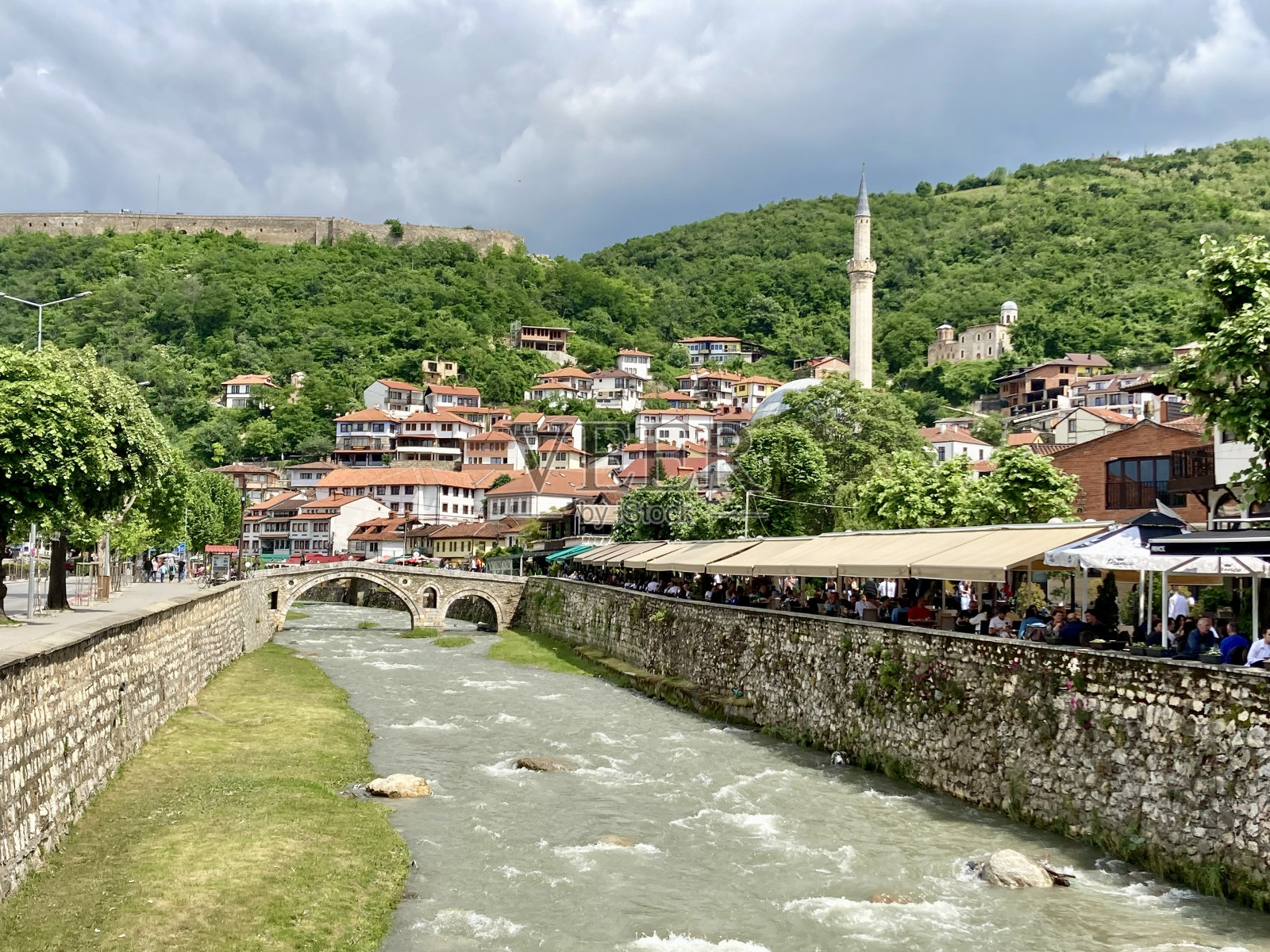 科索沃-普里兹伦镇-老城区，石桥和普里兹伦比斯特里察河照片摄影图片