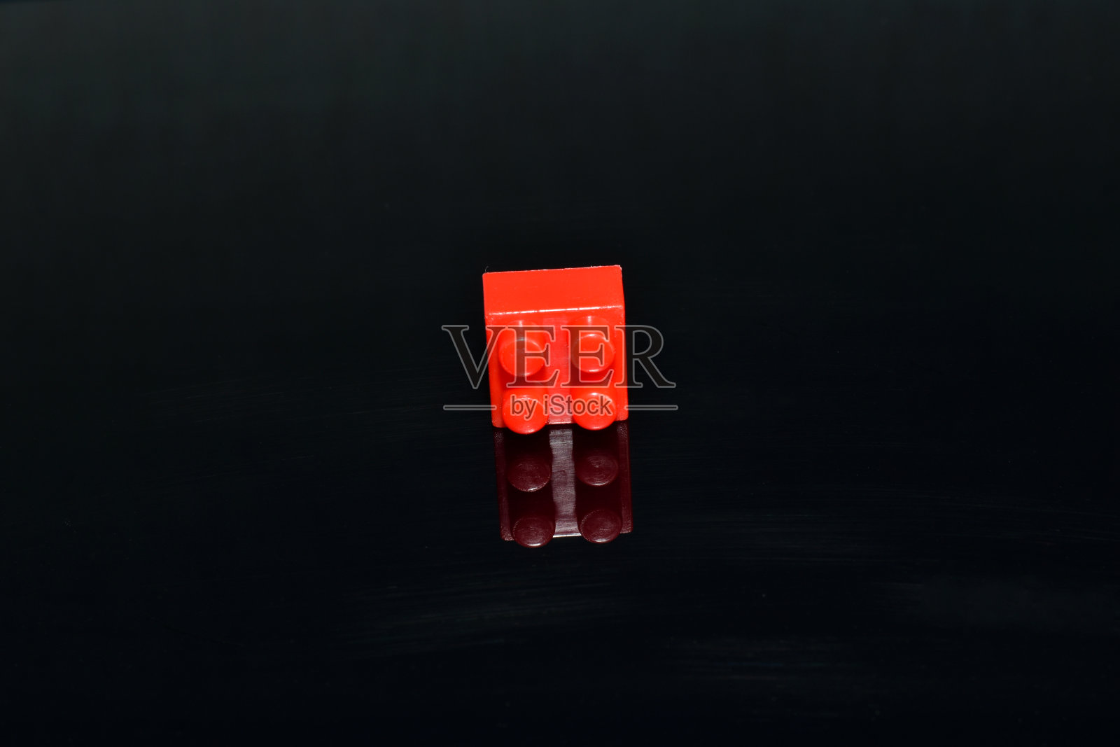 在黑色背景上用红色显示构造函数的细节。照片摄影图片