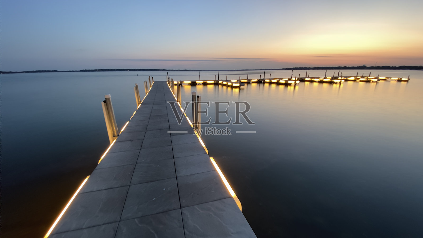 清澈的爱荷华湖照片摄影图片