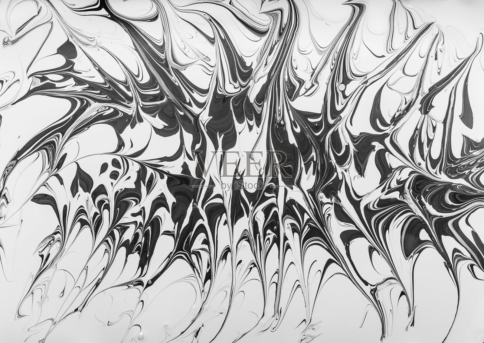 抽象的艺术背景。黑白纹理。油漆的污迹。现代艺术。照片摄影图片