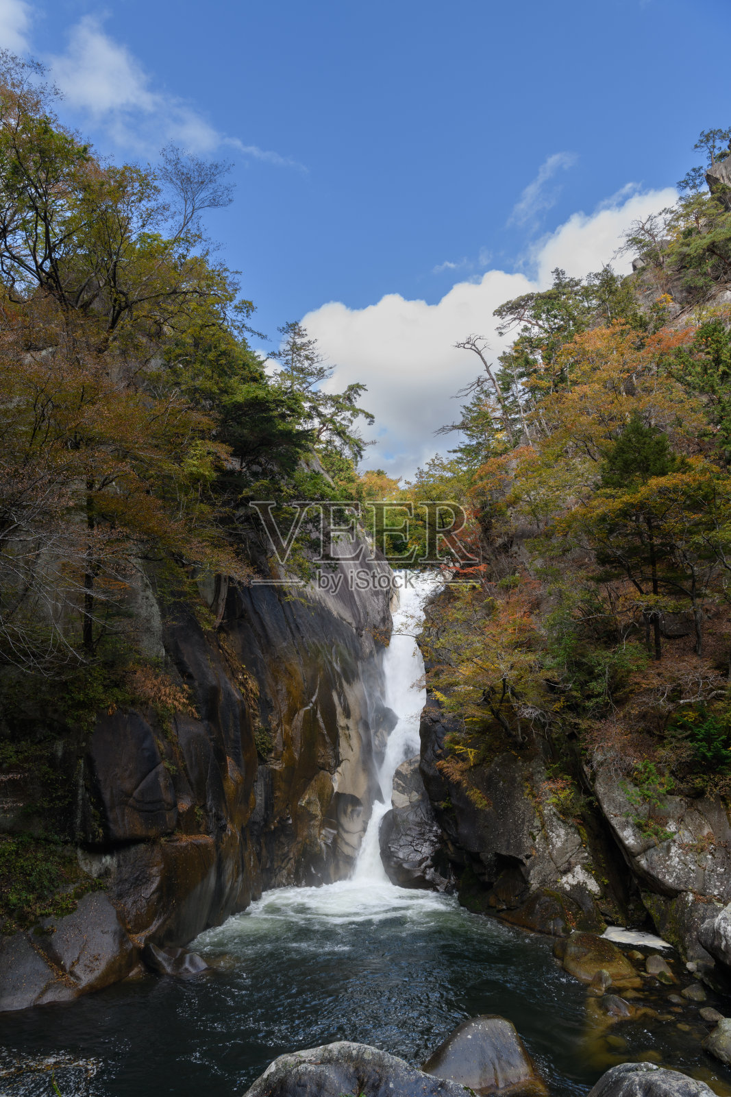 秋天的仙塔基瀑布照片摄影图片