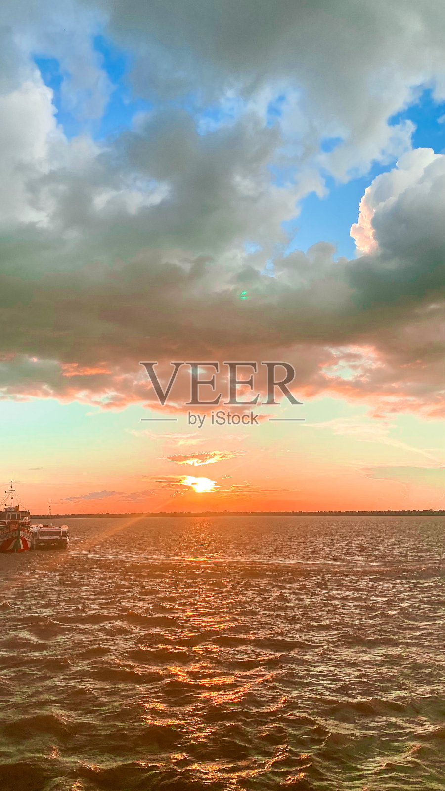 巴西帕尔<e:1>贝尔萨姆河前的日落照片摄影图片