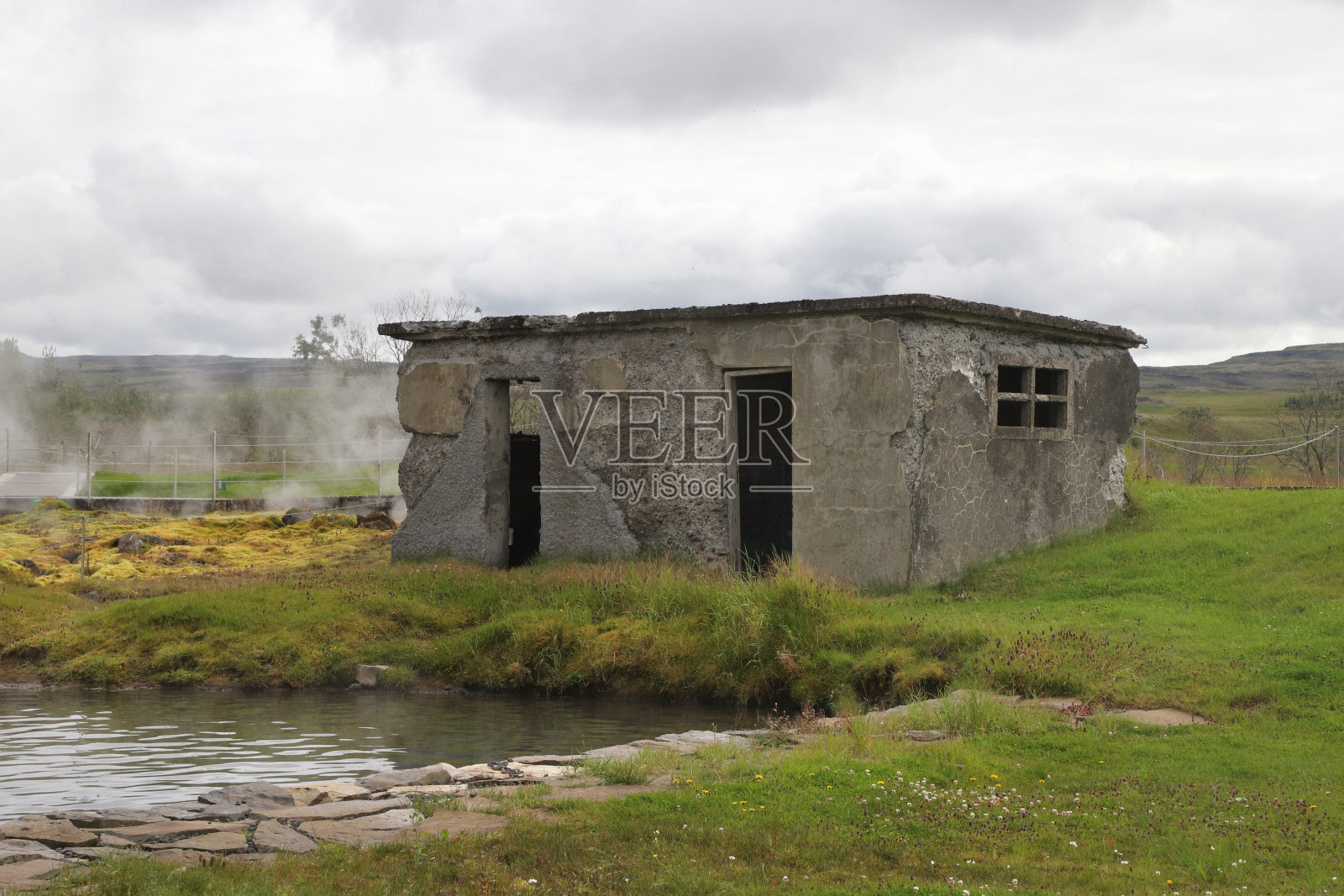 冰岛秘密泻湖的老建筑照片摄影图片