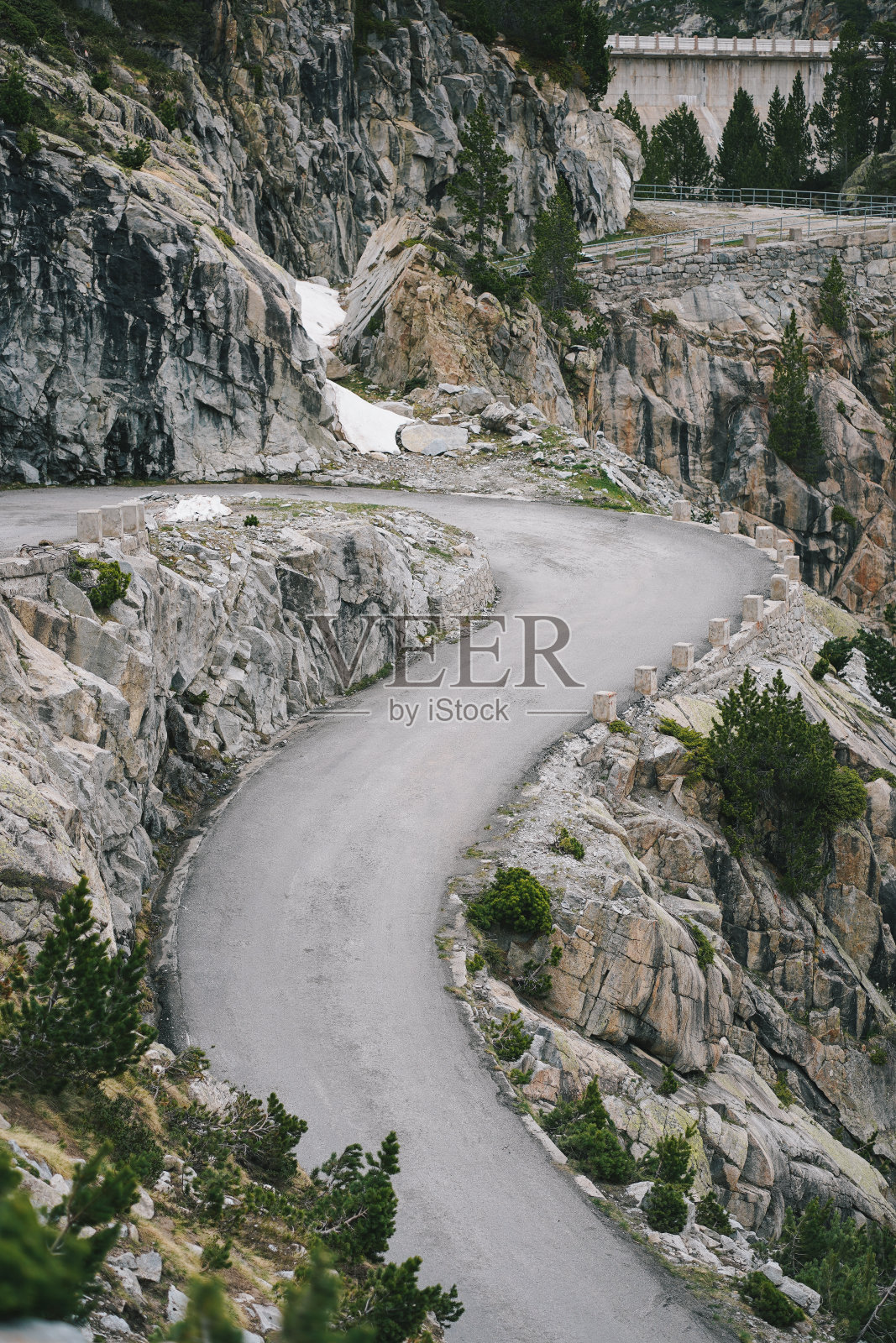 弯弯曲曲的山路照片摄影图片