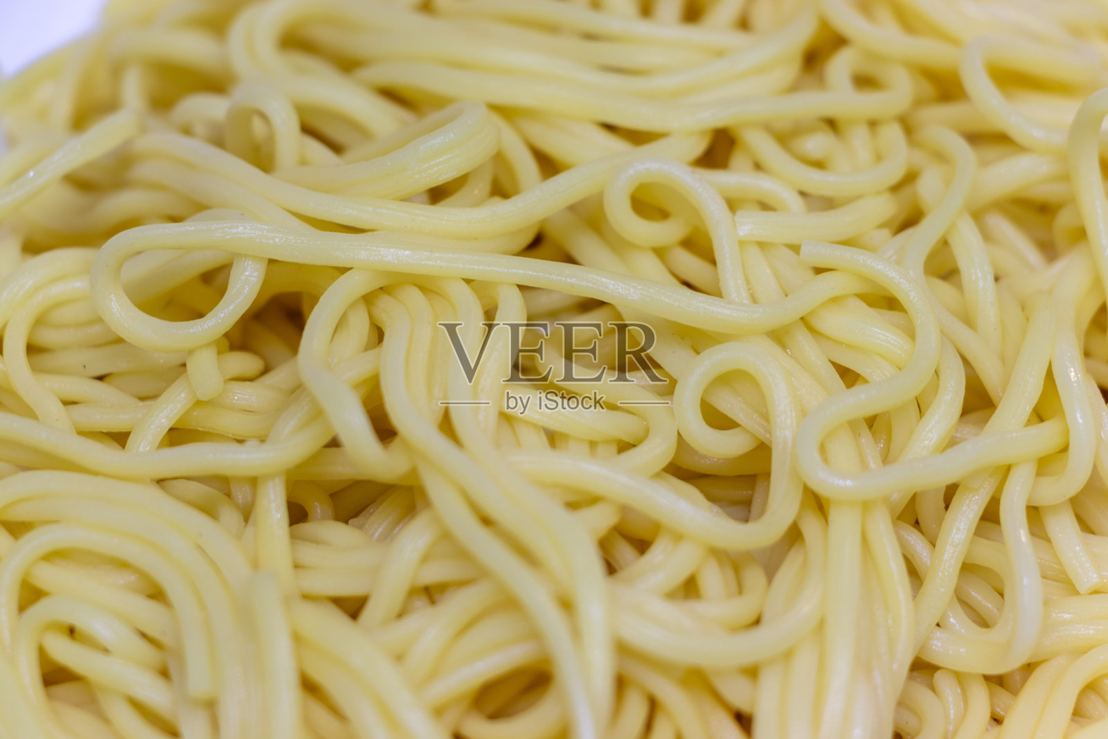 近距离观察由小麦粉制成的面条照片摄影图片