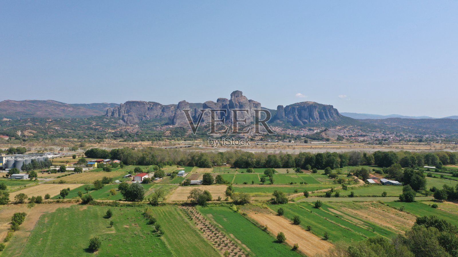 希腊卡拉巴卡的迈泰奥拉修道院照片摄影图片