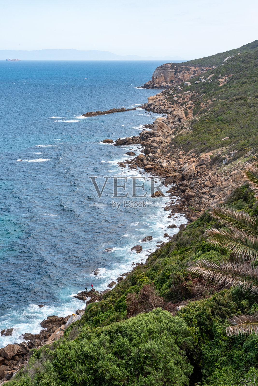 丹吉尔附近的斯巴达角宁静的海岸线照片摄影图片