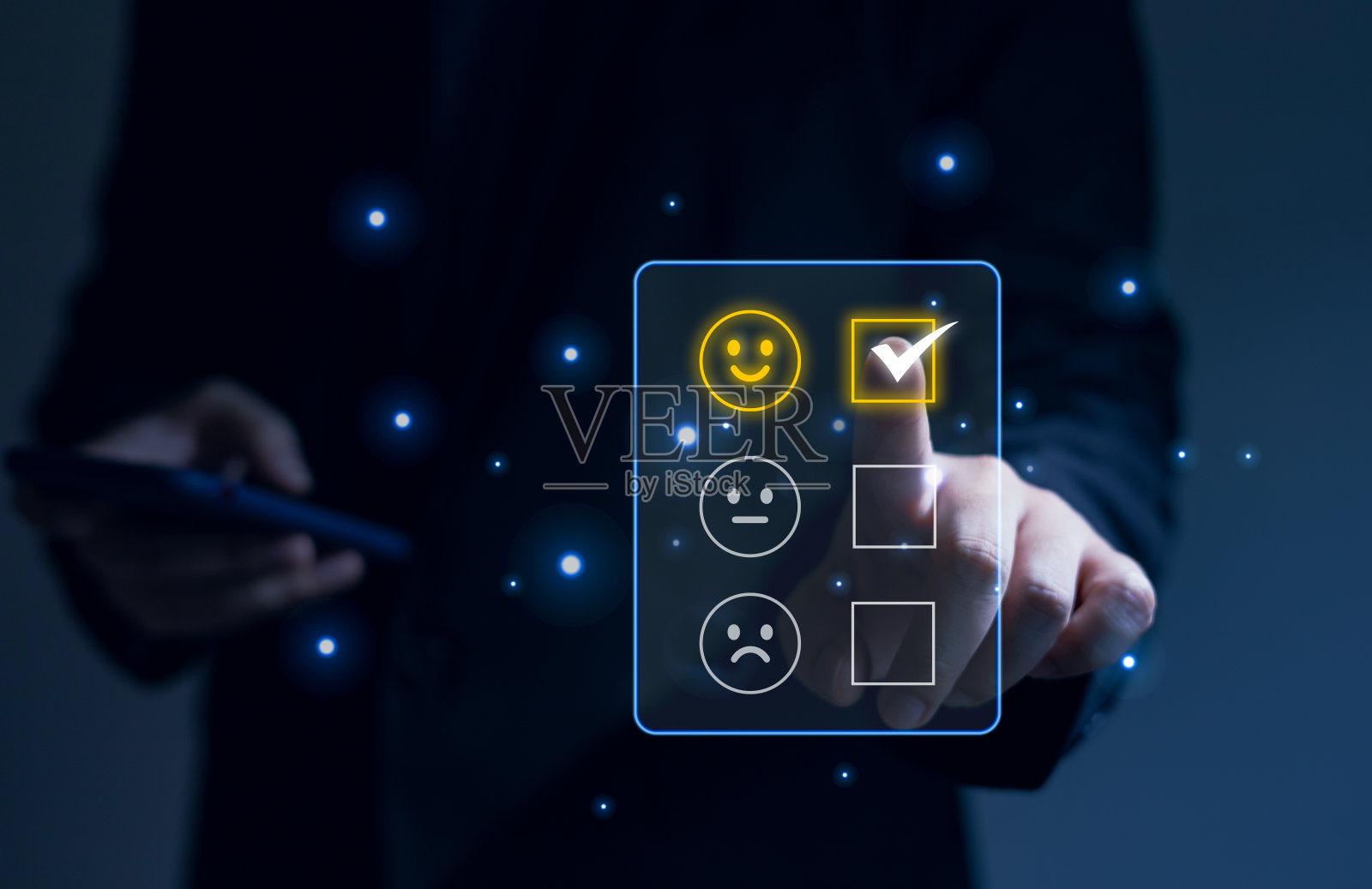 满意度评价和客户服务理念，商家通过虚拟屏幕手动选择满意度图标照片摄影图片