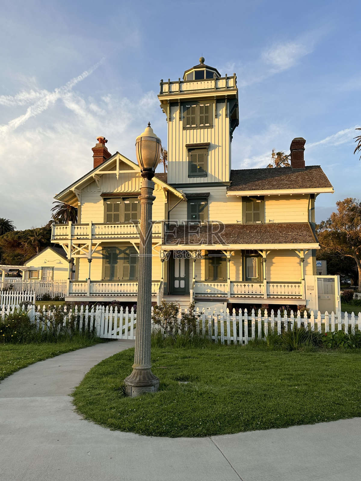 日落时分的费尔明角灯塔照片摄影图片