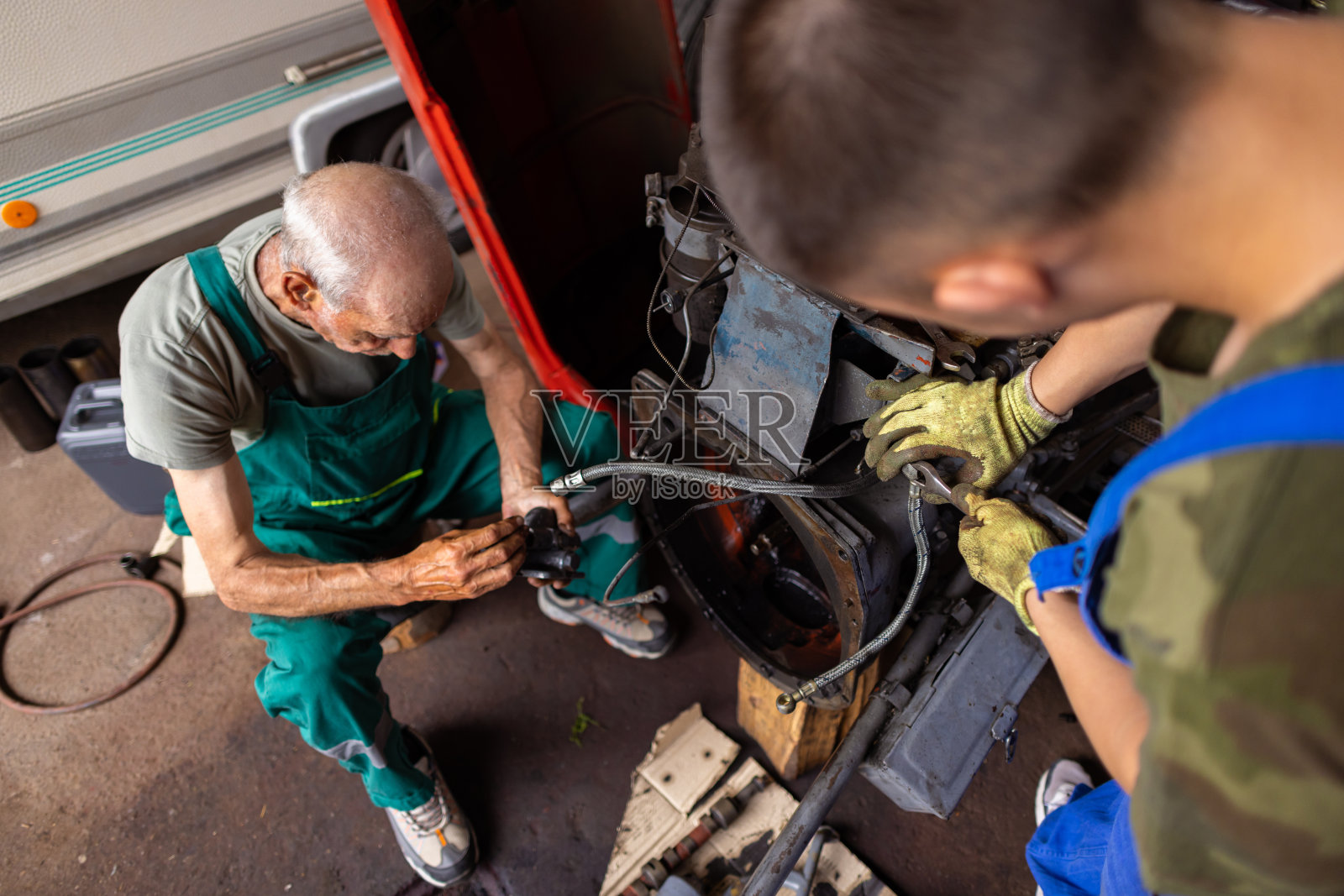 家族企业在年轻的血液中蓬勃发展照片摄影图片