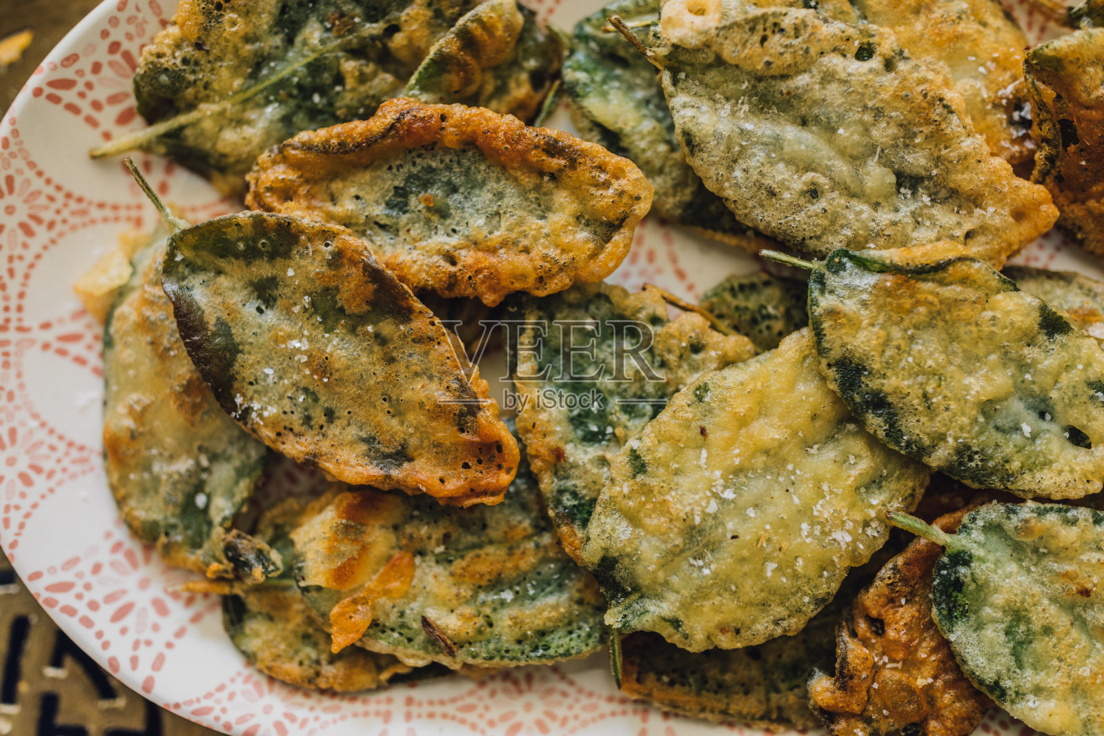 啤酒煎鼠尾草叶照片摄影图片