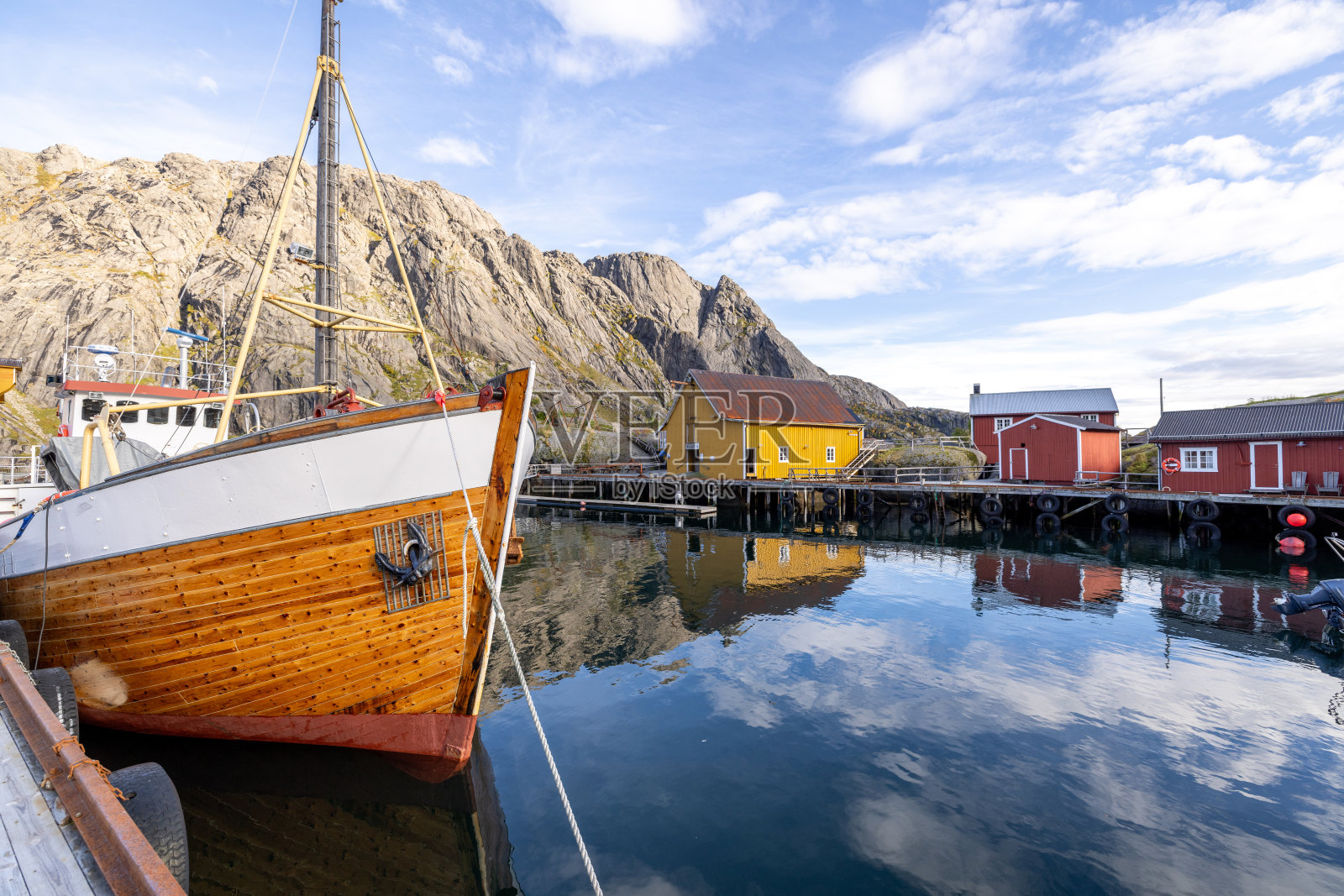 挪威罗弗敦群岛的渔村照片摄影图片