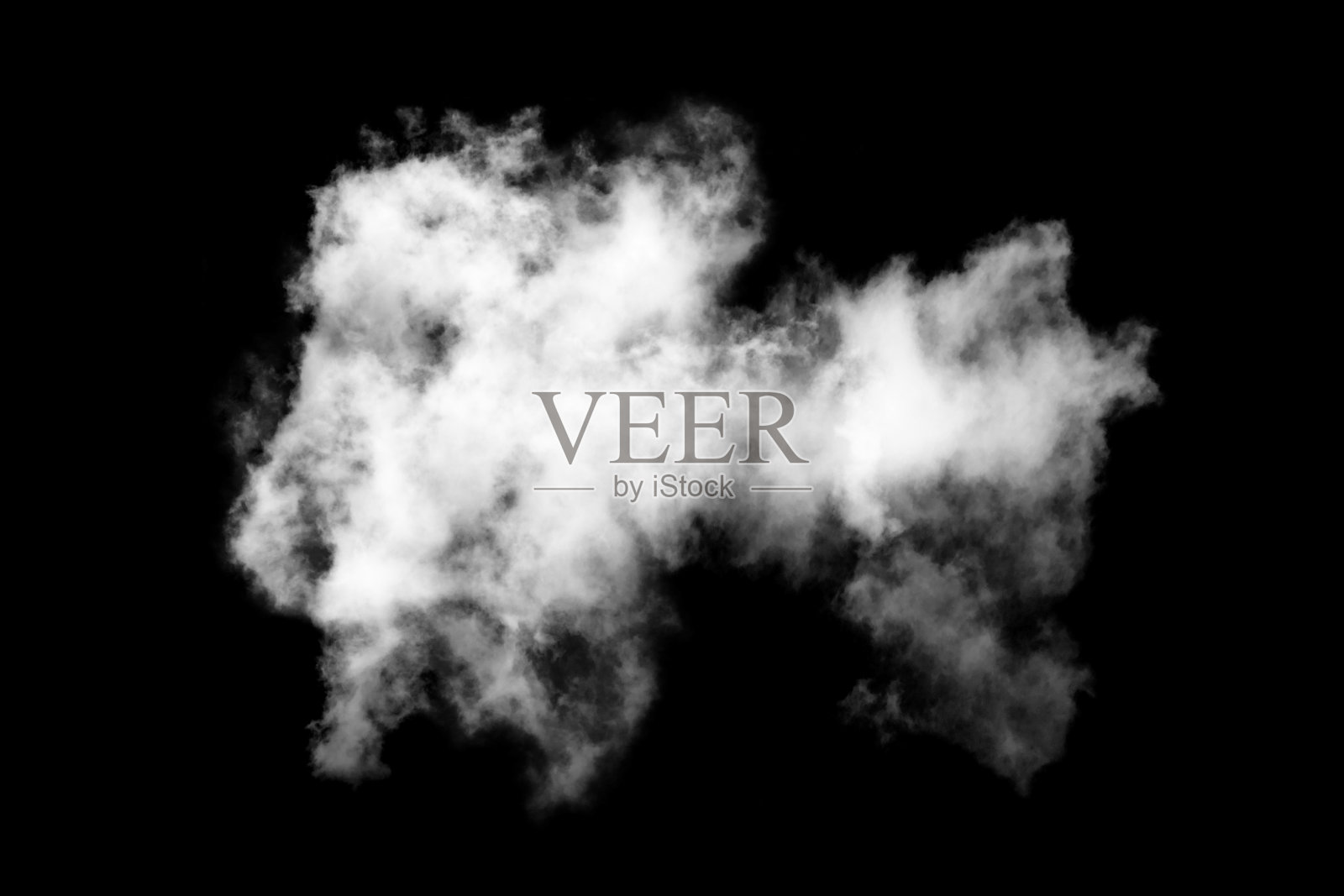 孤立的白云在黑色的背景，纹理烟雾，抽象的黑色照片摄影图片