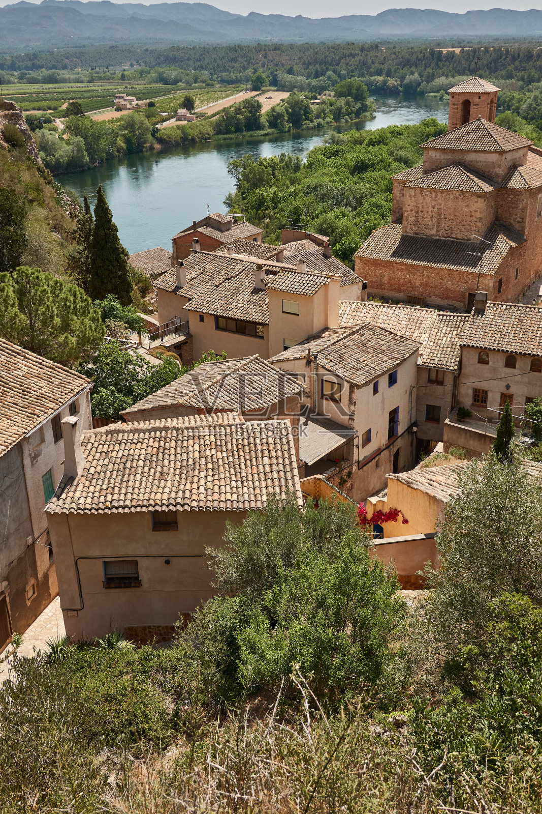 米拉韦特是西班牙加泰罗尼亚的一个自治市。属于塔拉戈纳省，在里贝拉德埃布罗地区，位于它的南部，埃布罗河的右边，与巴霍埃布罗和蒂拉阿尔塔接壤。照片摄影图片