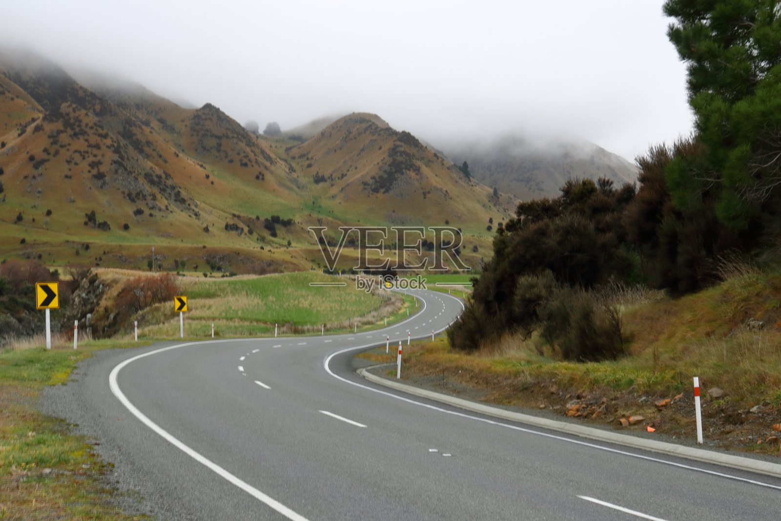 新西兰的“秋天之路”照片摄影图片