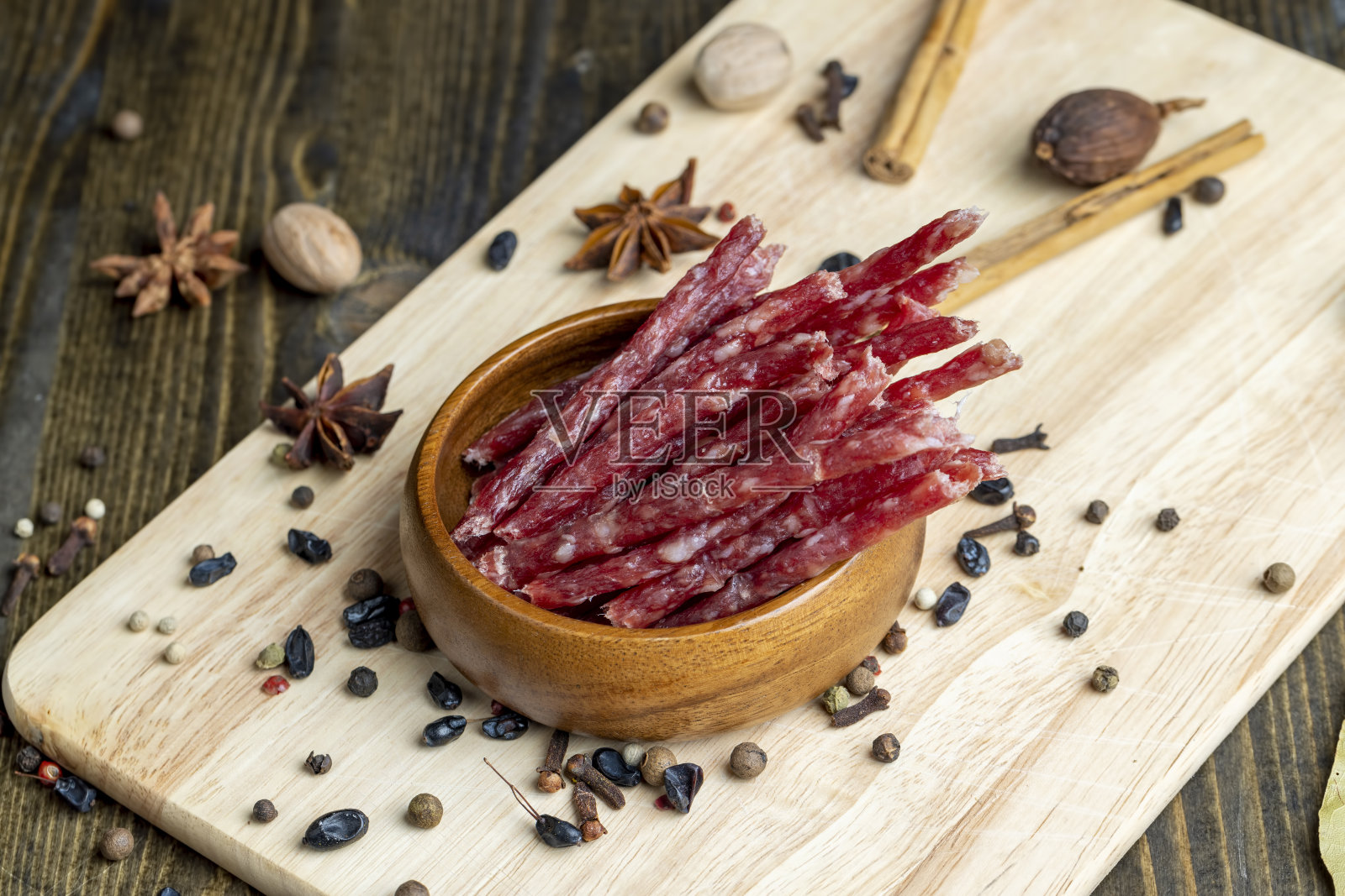 切片时干牛肉肠照片摄影图片