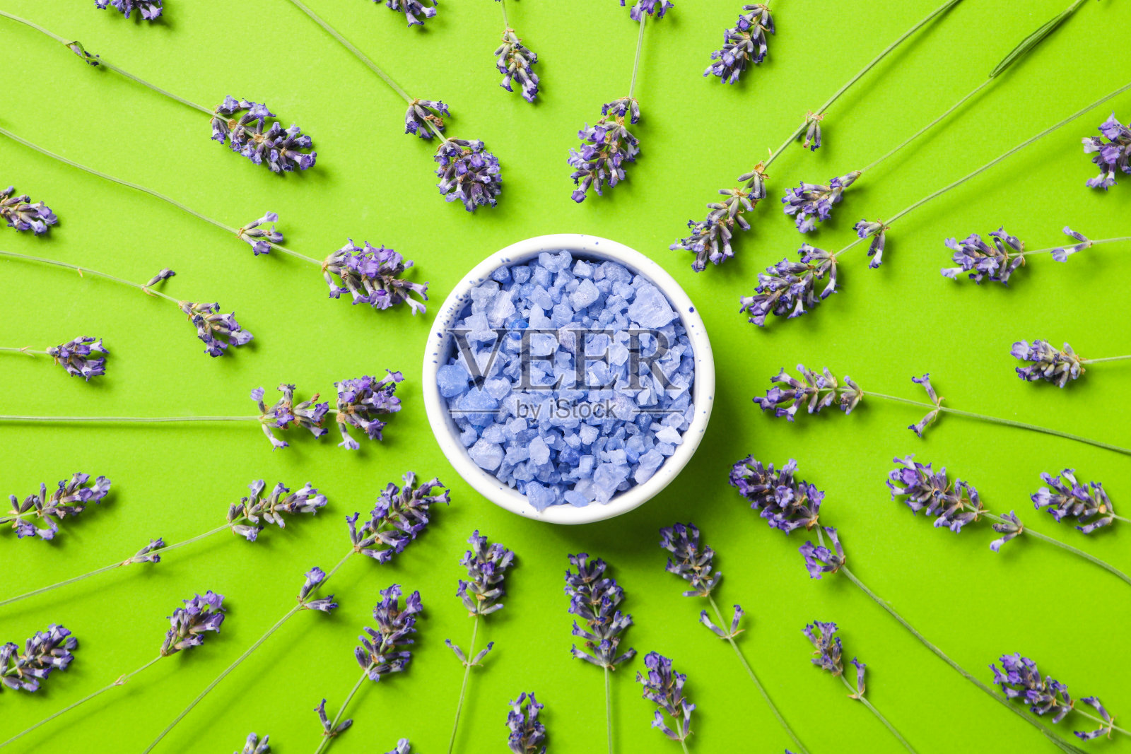 舒适的概念与花，美丽的薰衣草花照片摄影图片