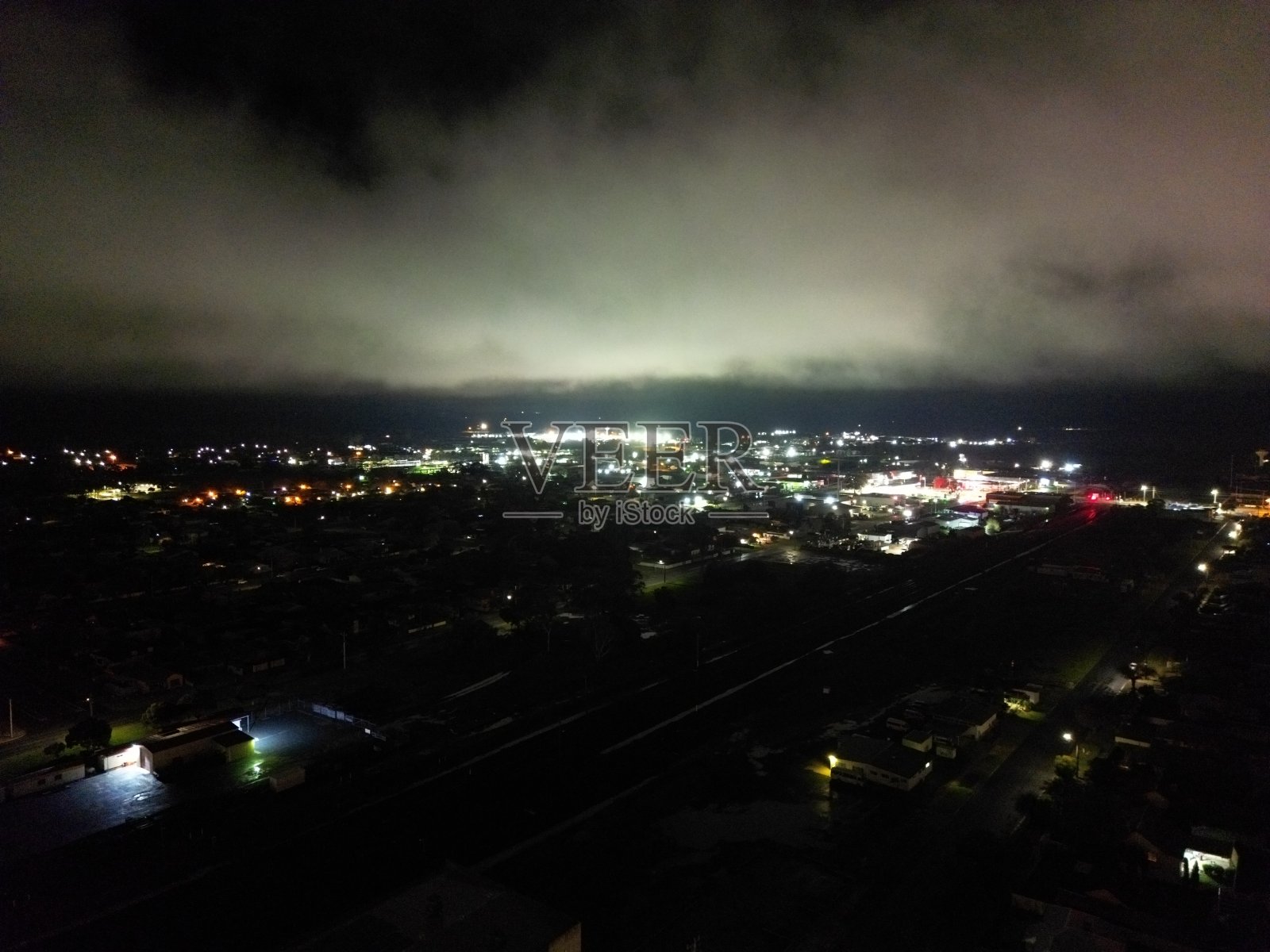 雾蒙蒙的夜晚照片摄影图片