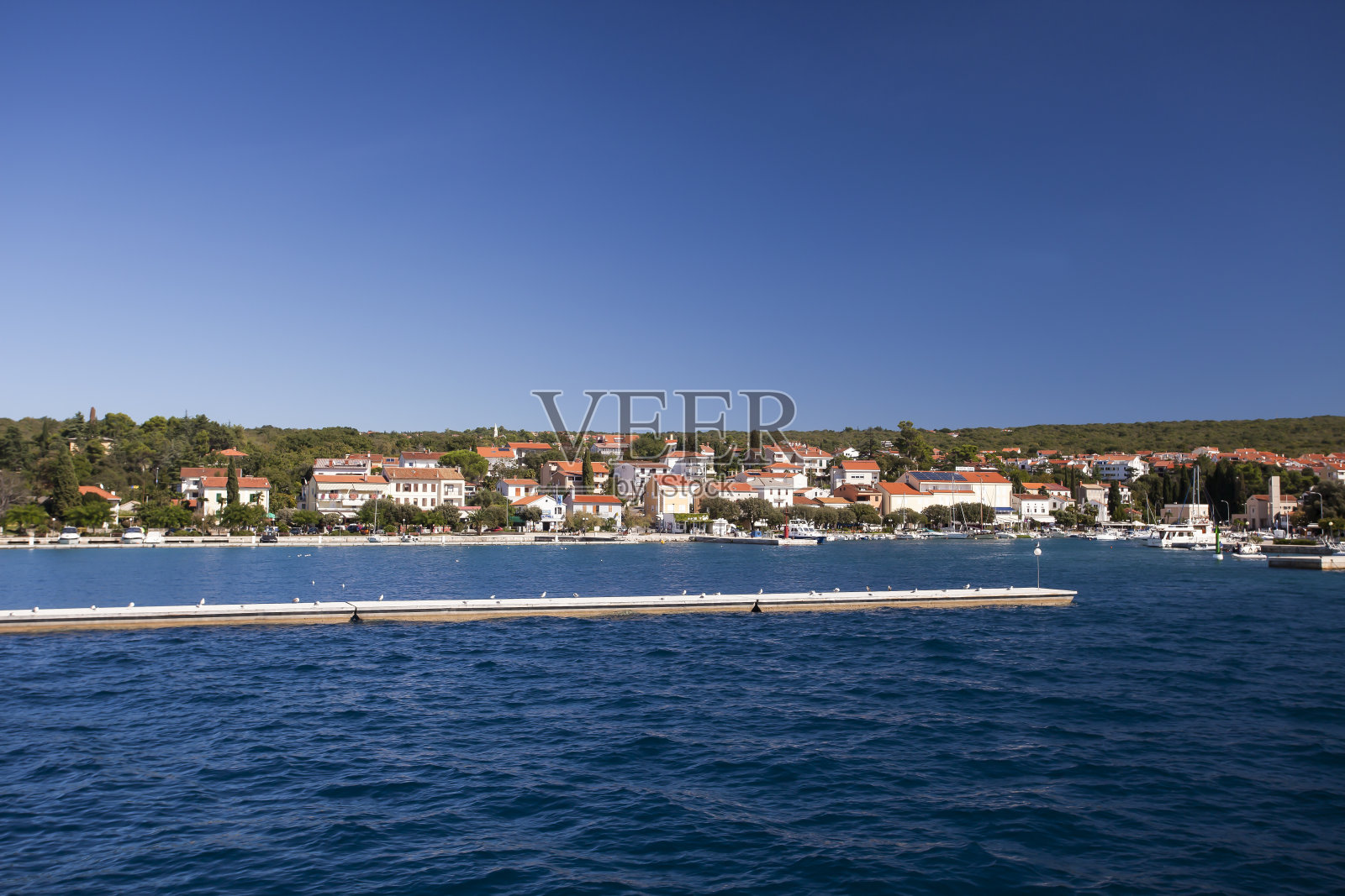 马林斯卡港，克尔克岛，克罗地亚，克瓦纳湾，亚得里亚海，克罗地亚照片摄影图片